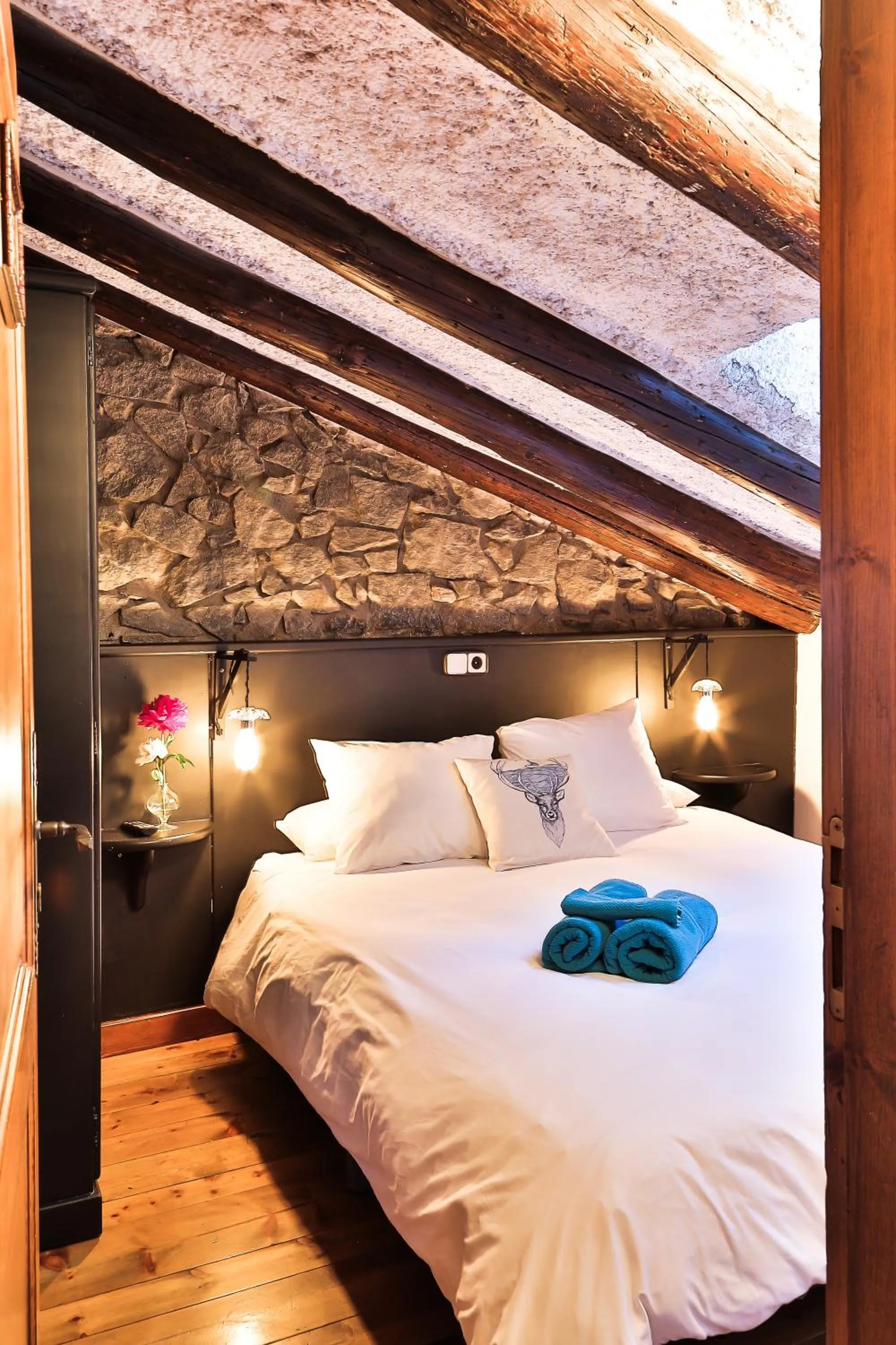 Photo of the whole room, Bed in Hostal Cisco de Sans