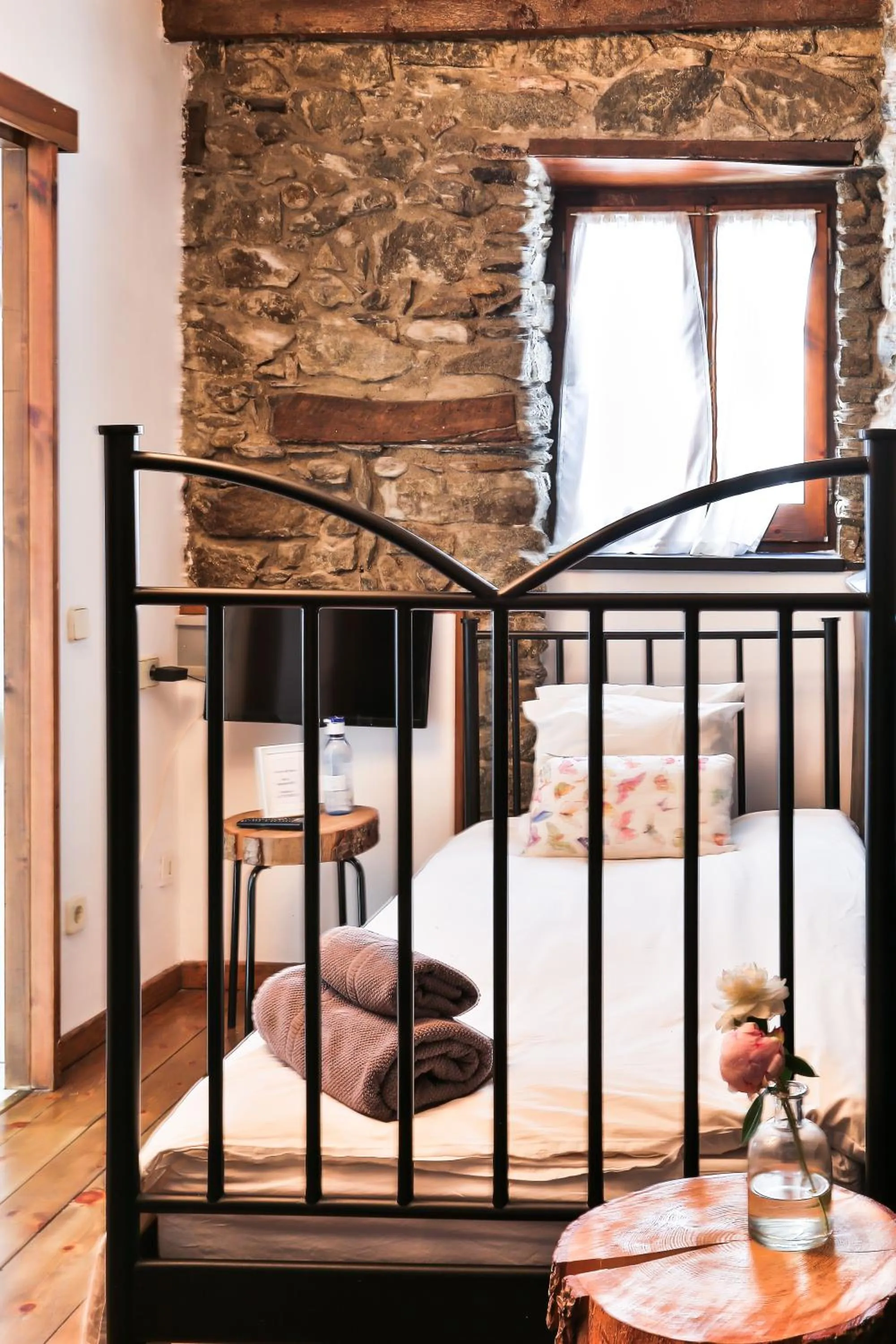 Bed in Hostal Cisco de Sans