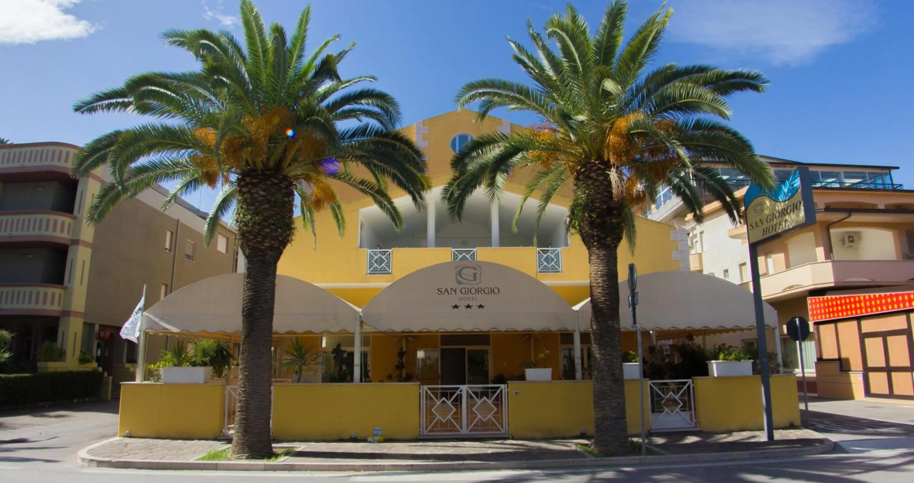 Facade/entrance in Hotel San Giorgio