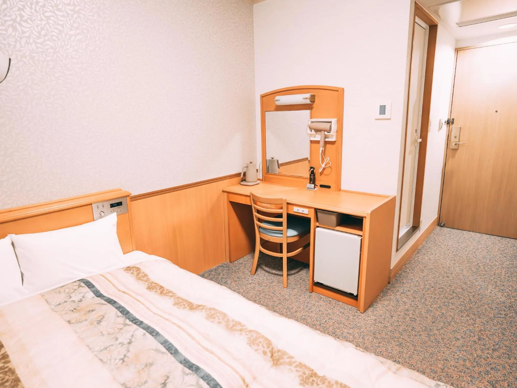 Photo of the whole room, Bed in Ave Tennoji Hotel