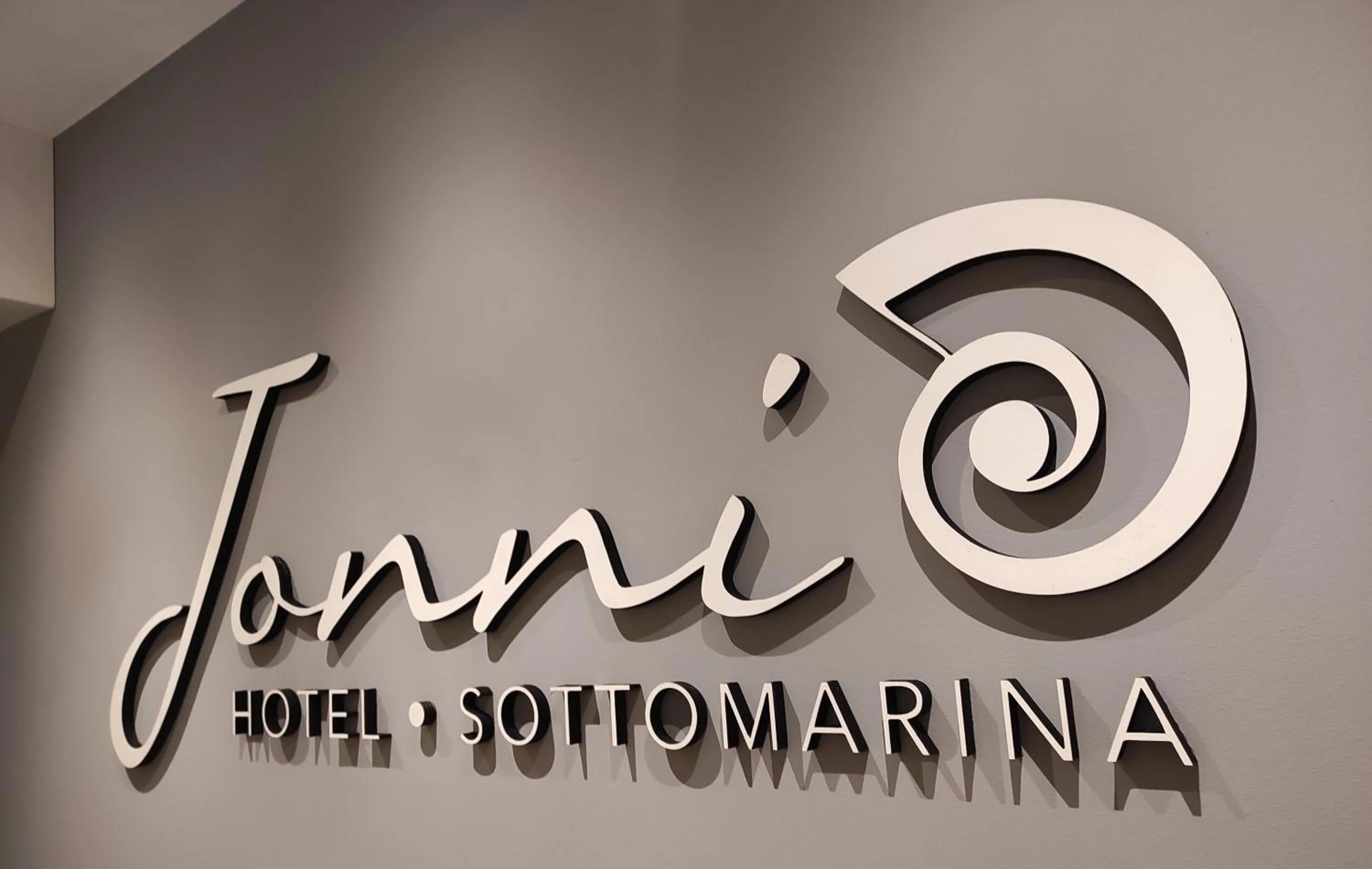 Logo/Certificate/Sign in Hotel Jonni