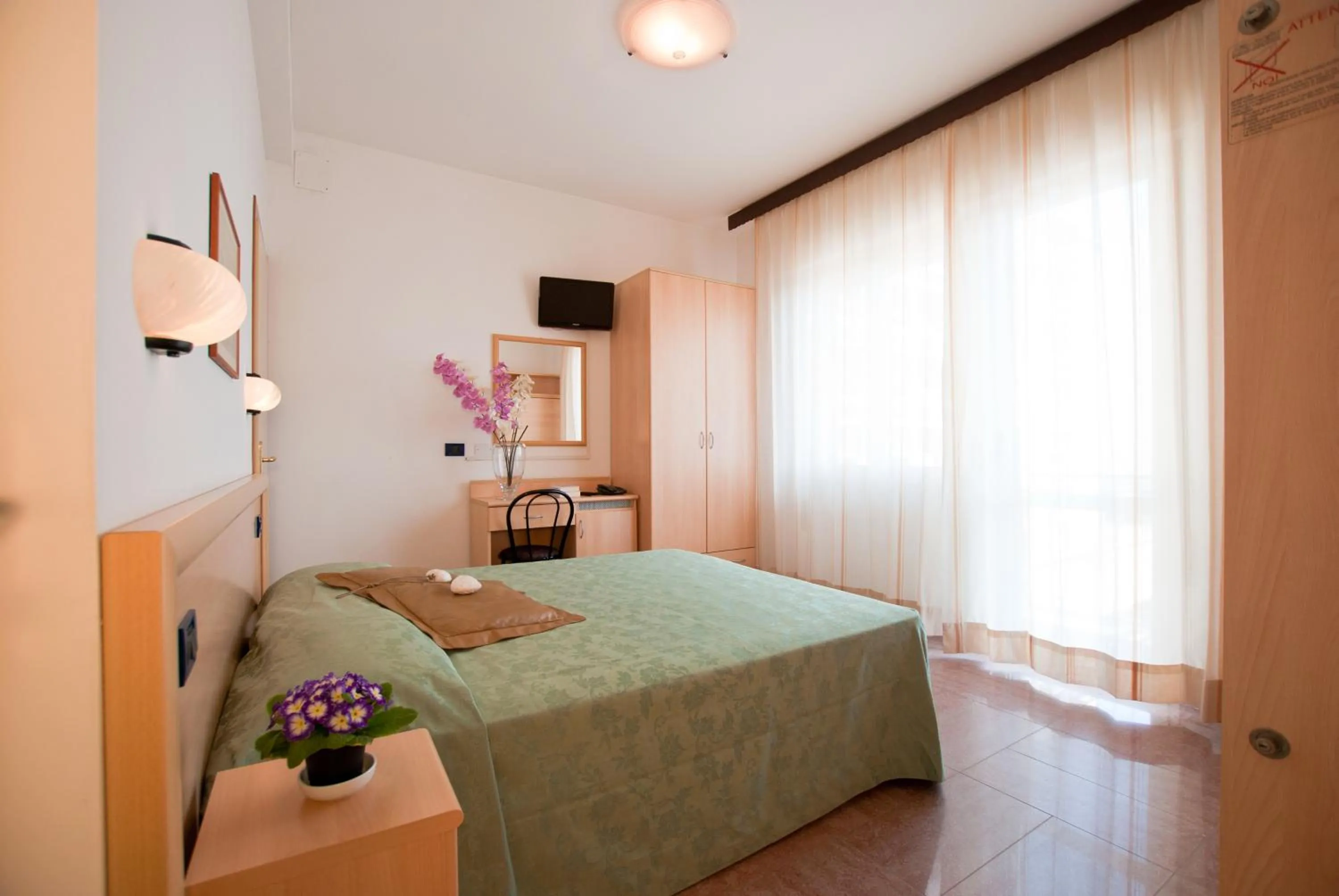 Photo of the whole room, Bed in Hotel Jonni