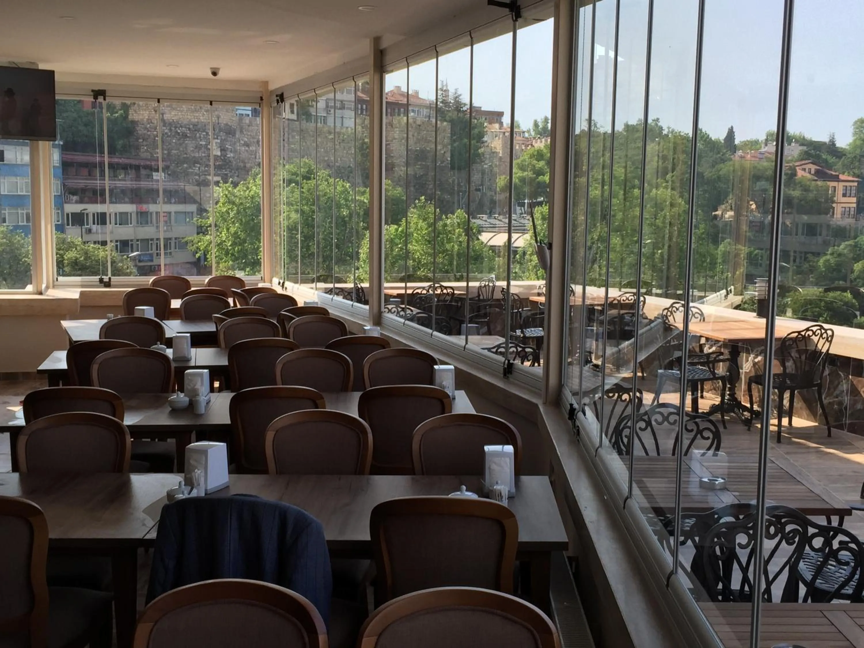Dining area in Waha Hotel