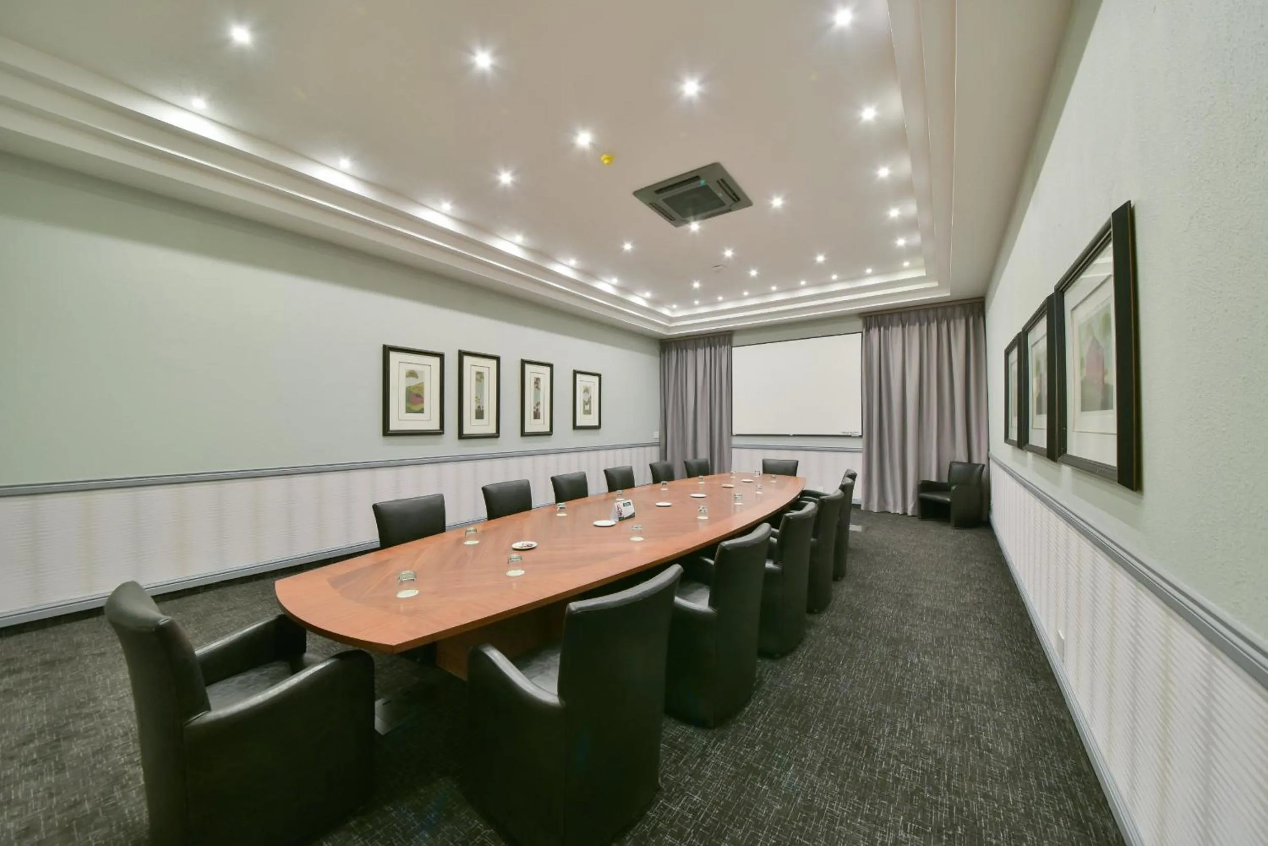 Business facilities in Birchwood Hotel and OR Tambo Conference Centre