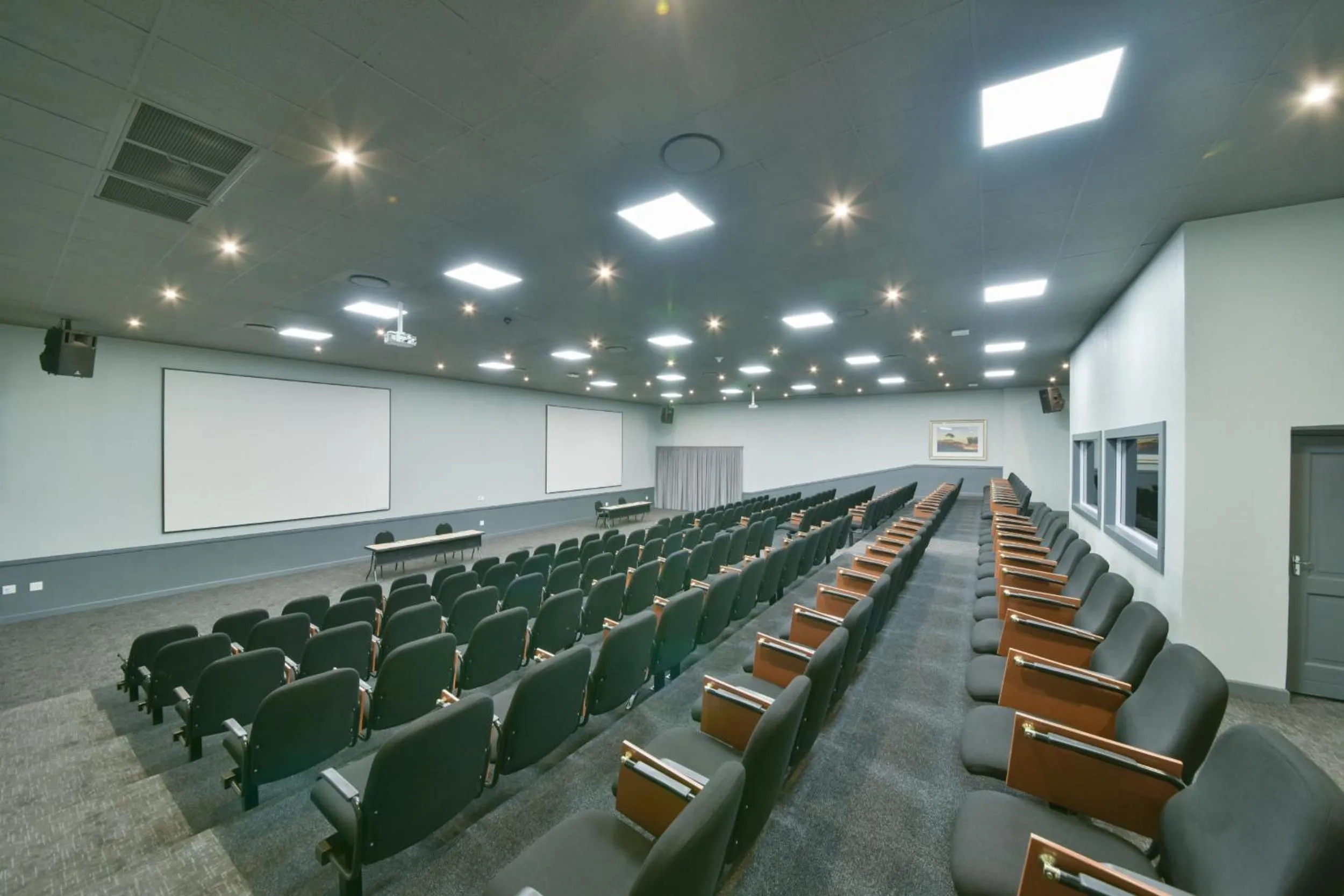 Business facilities in Birchwood Hotel and OR Tambo Conference Centre