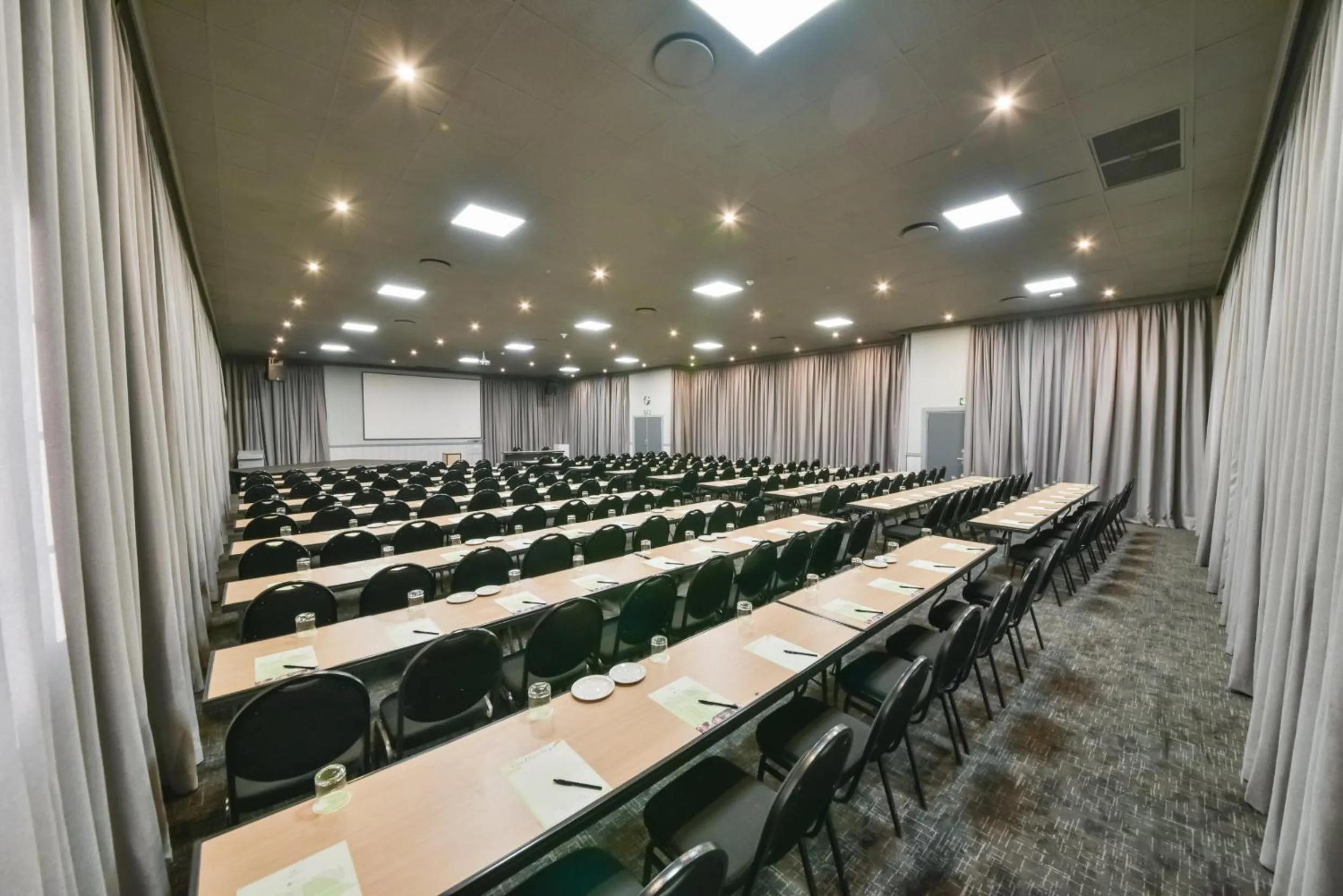 Business facilities in Birchwood Hotel and OR Tambo Conference Centre