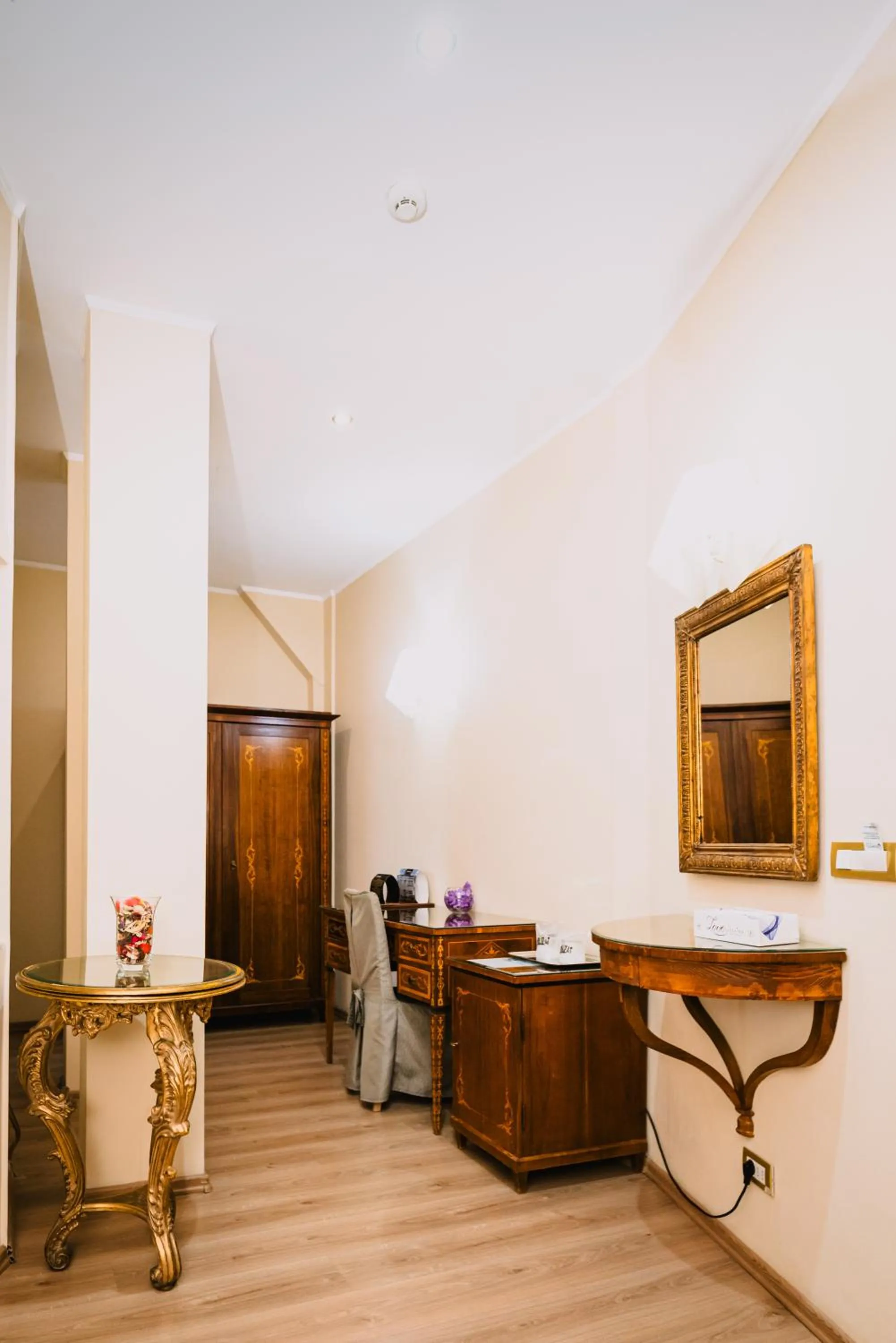 wardrobe in Vigo Hotel