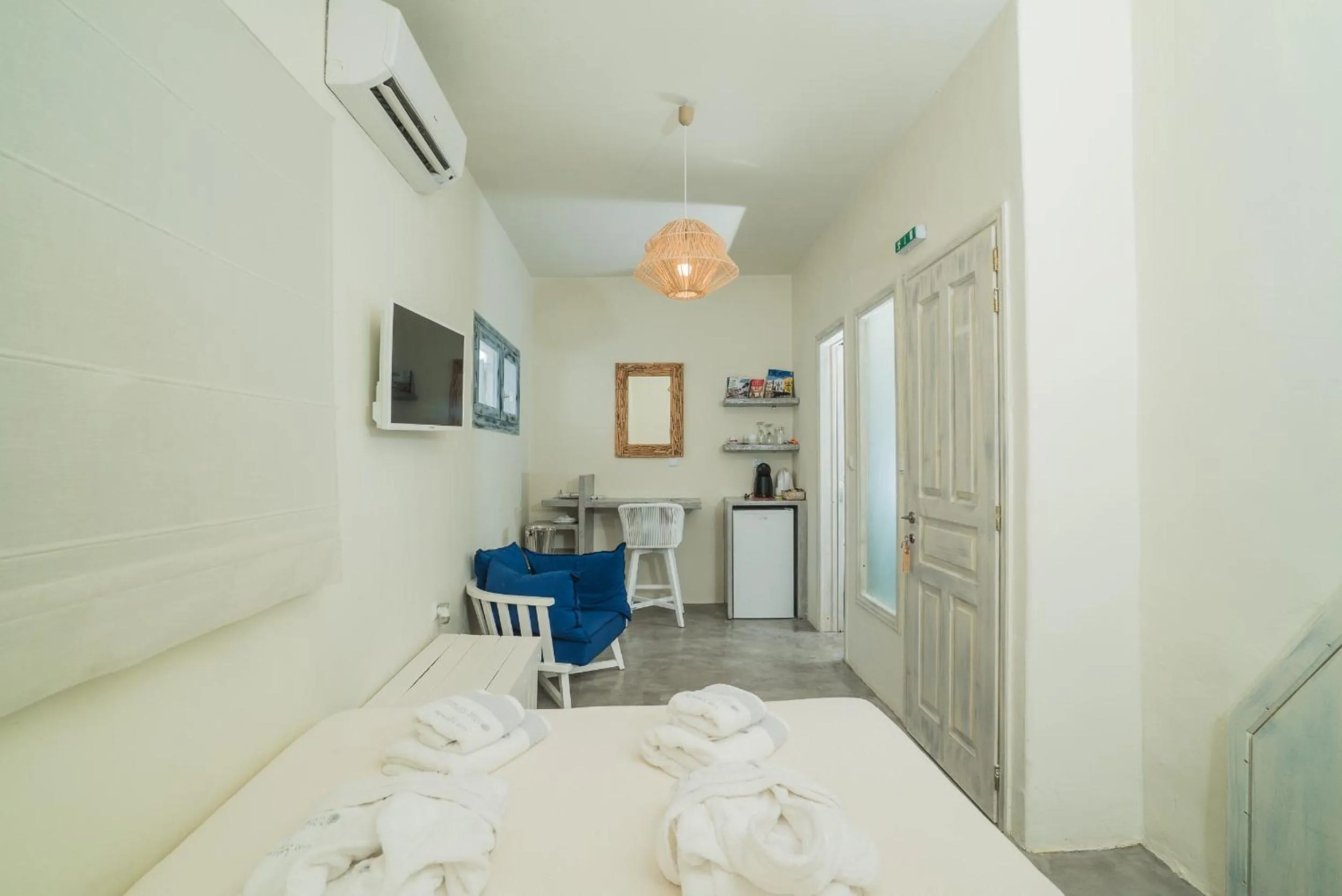 Photo of the whole room, Bed in Kaleidoscope Cave Houses