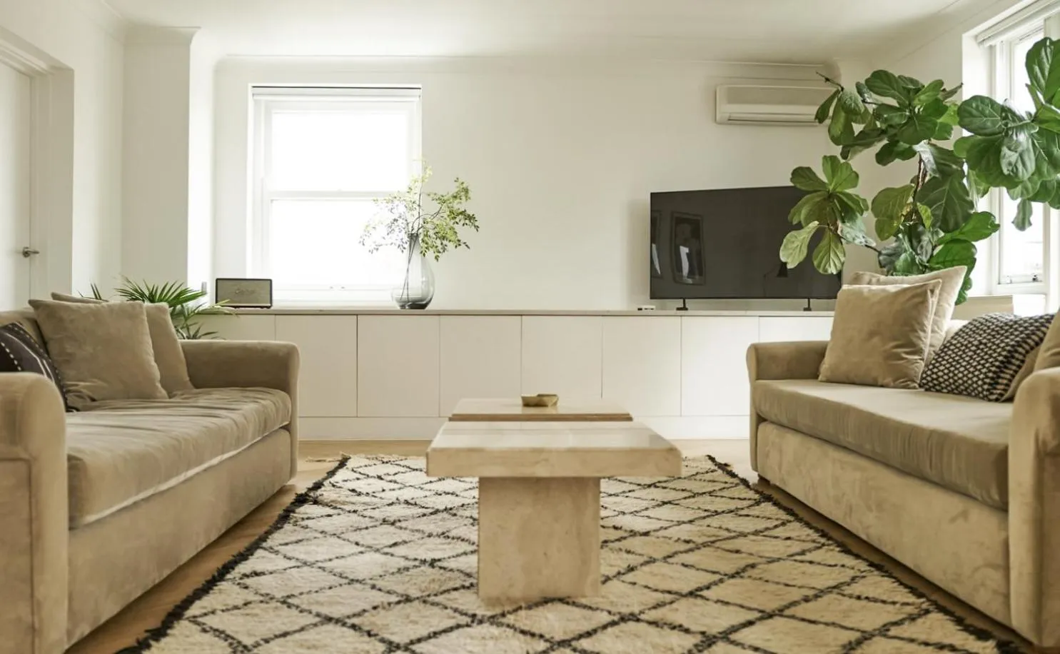 Europa House Apartments