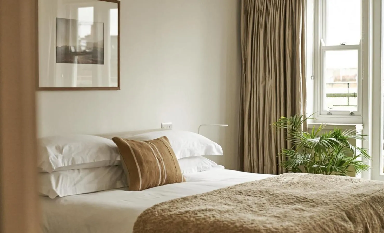 Bed in Europa House Apartments