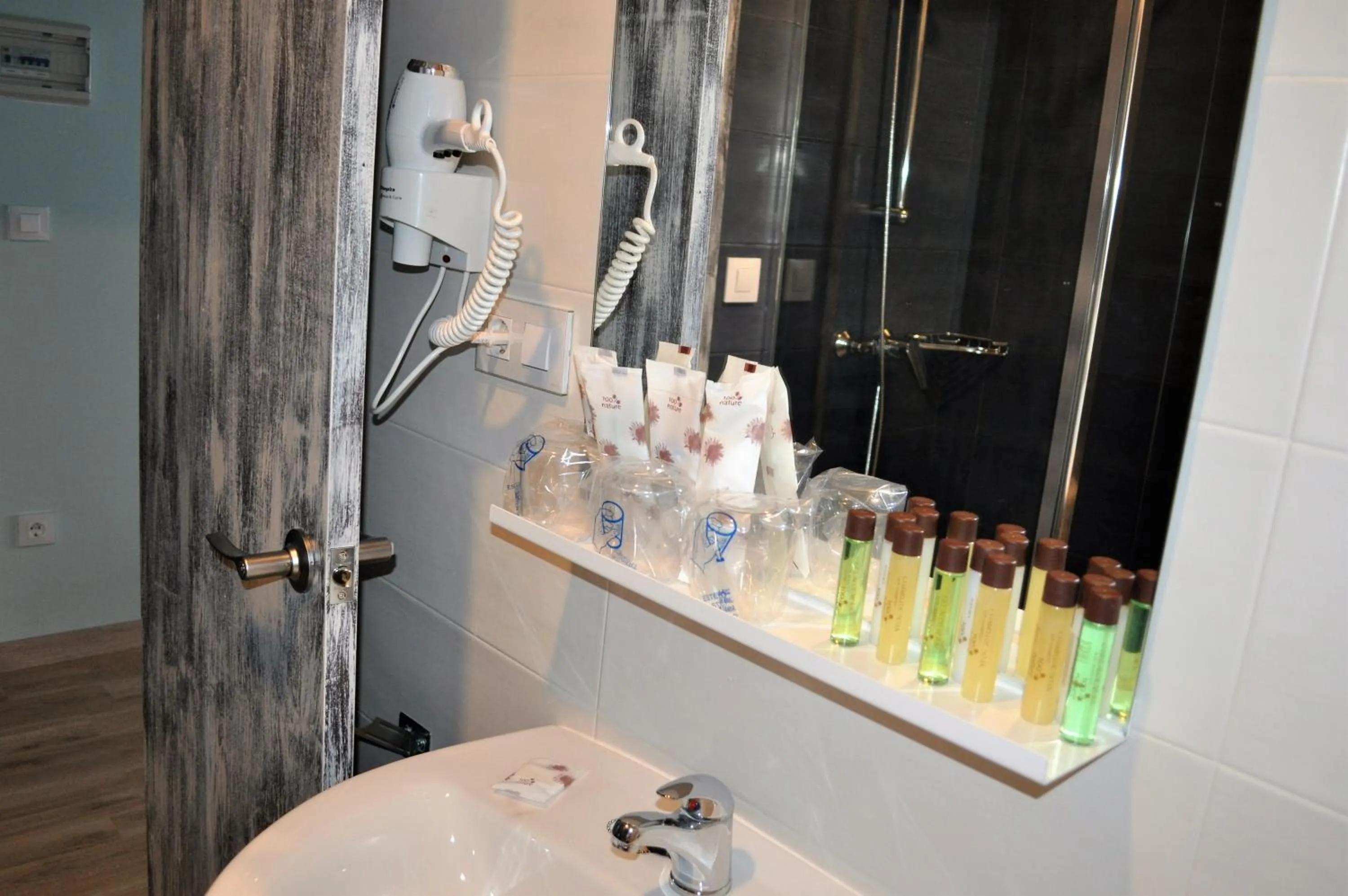 Shower in Hotel Celanova