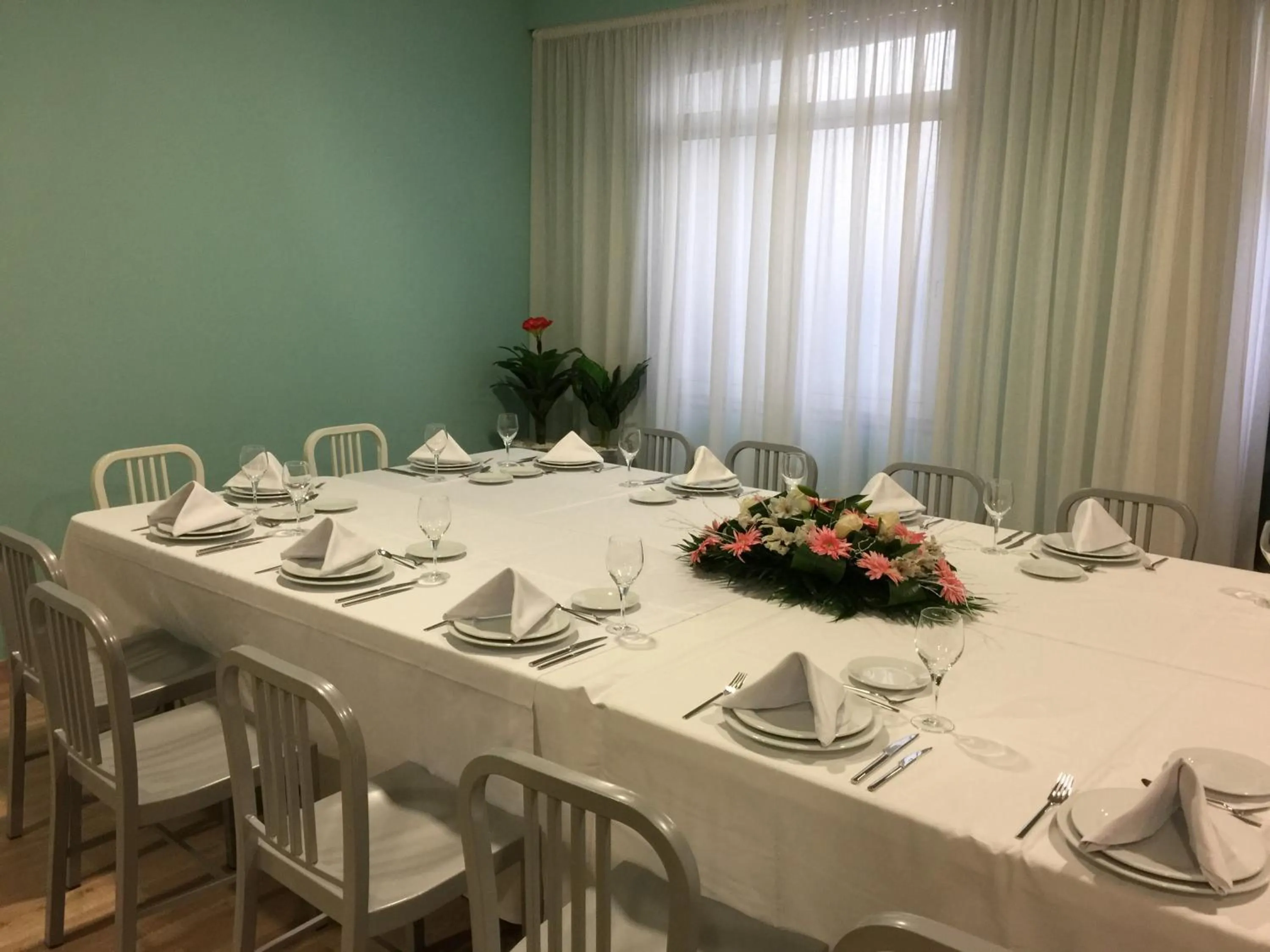 Restaurant/places to eat in Hotel Celanova