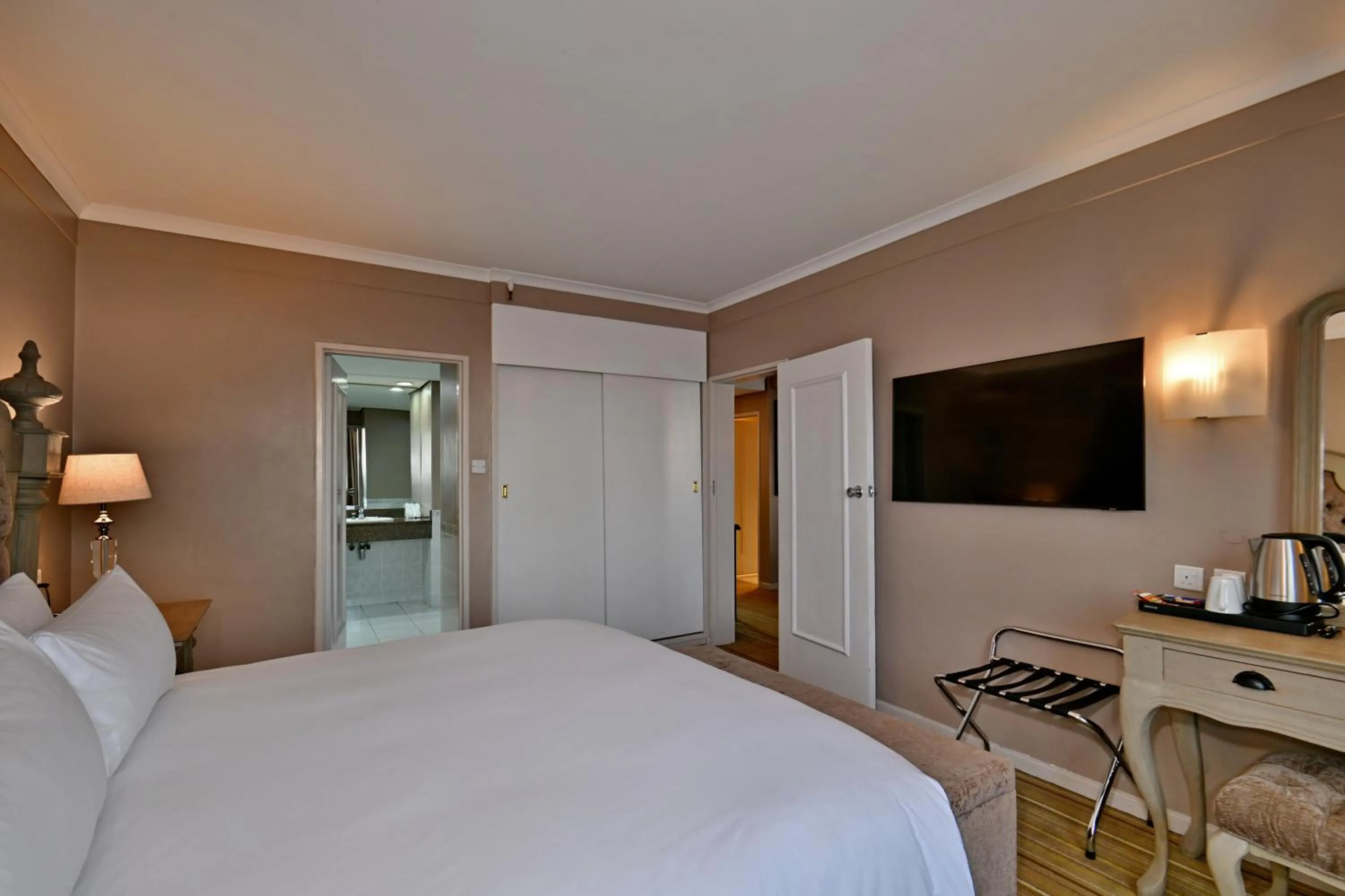 Bedroom, Bed in Holiday Inn - Harare by IHG