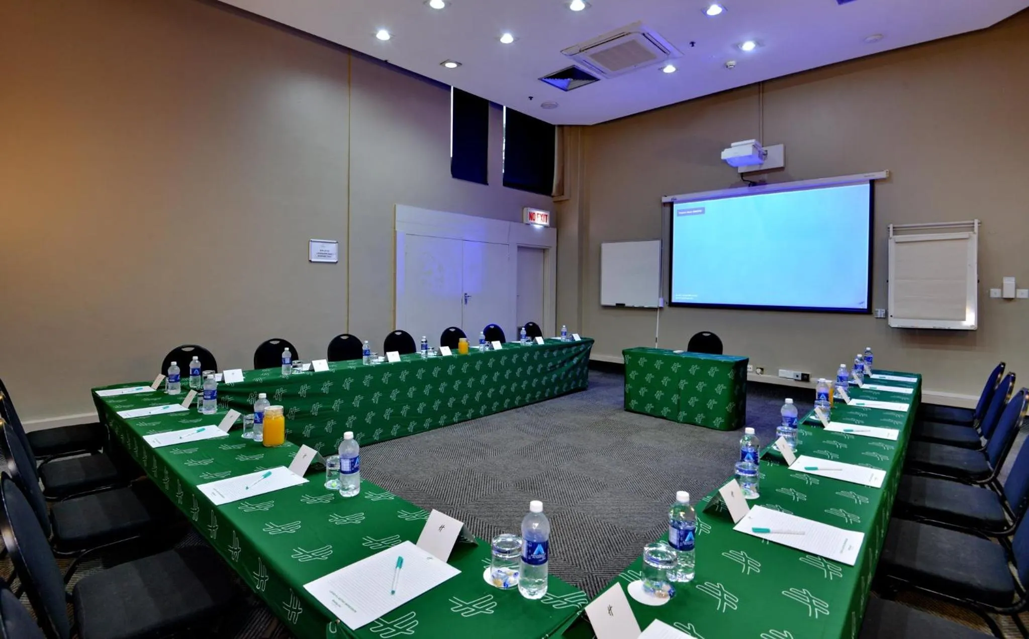 Meeting/conference room in Holiday Inn - Harare by IHG