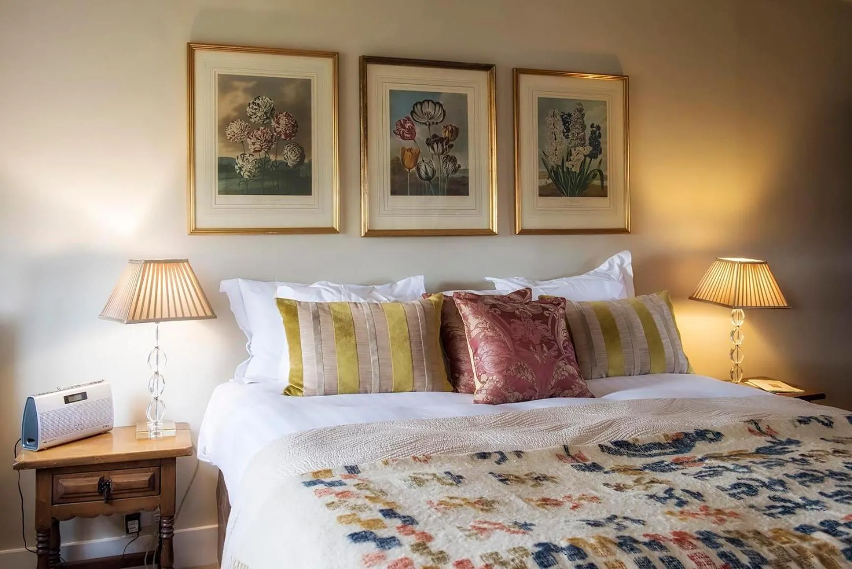 Bedroom, Bed in The Howard Arms