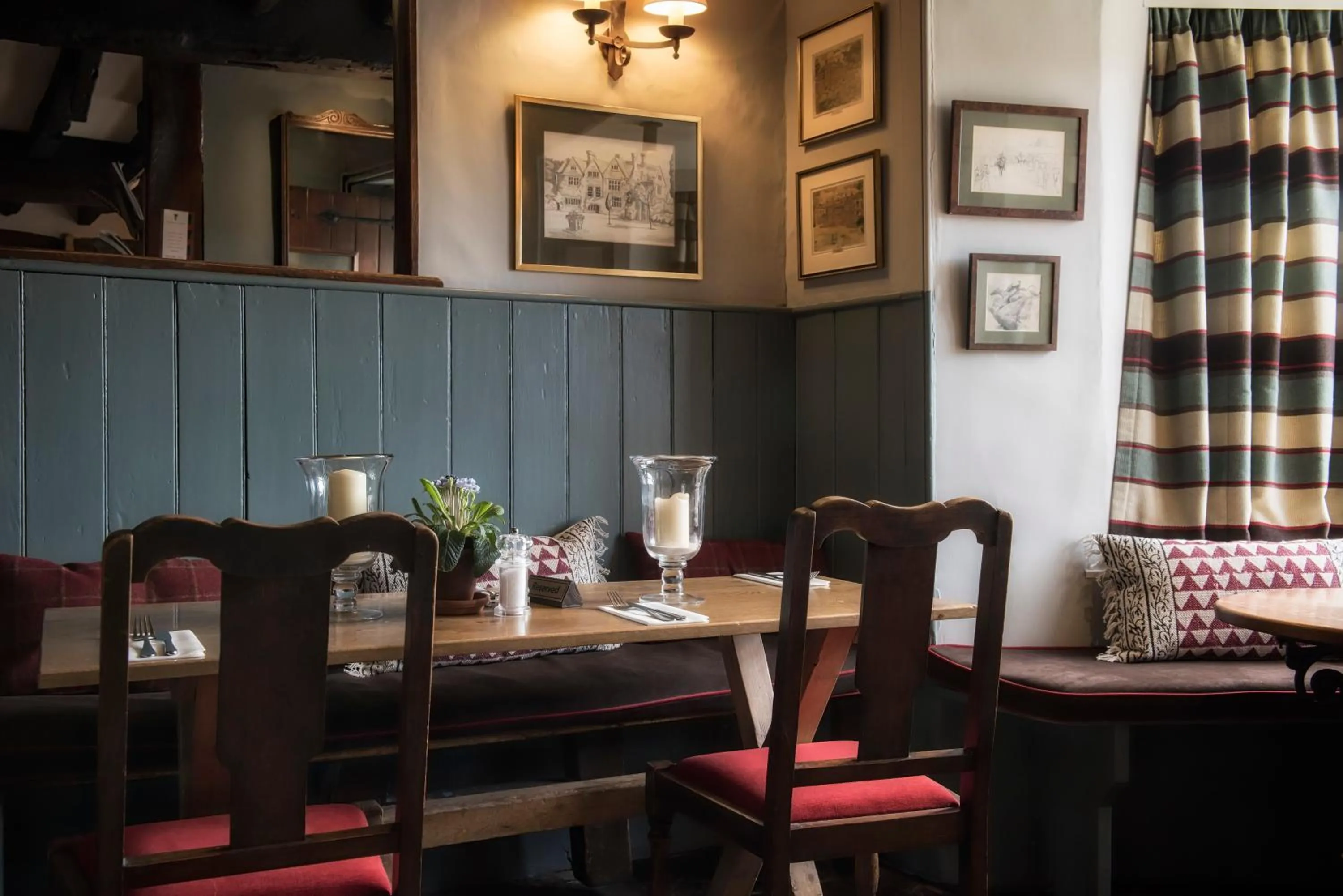Restaurant/places to eat in The Howard Arms