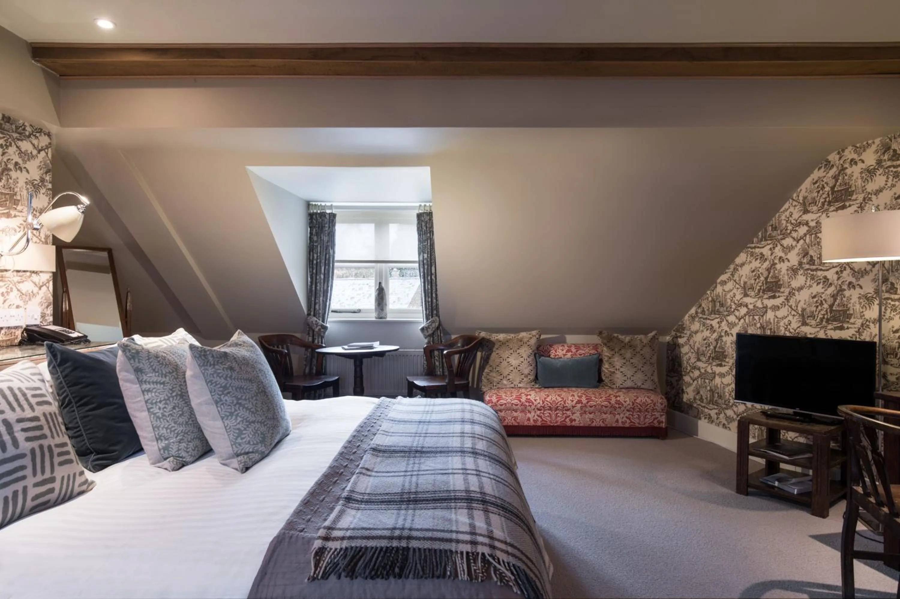 Bedroom, Bed in The Howard Arms