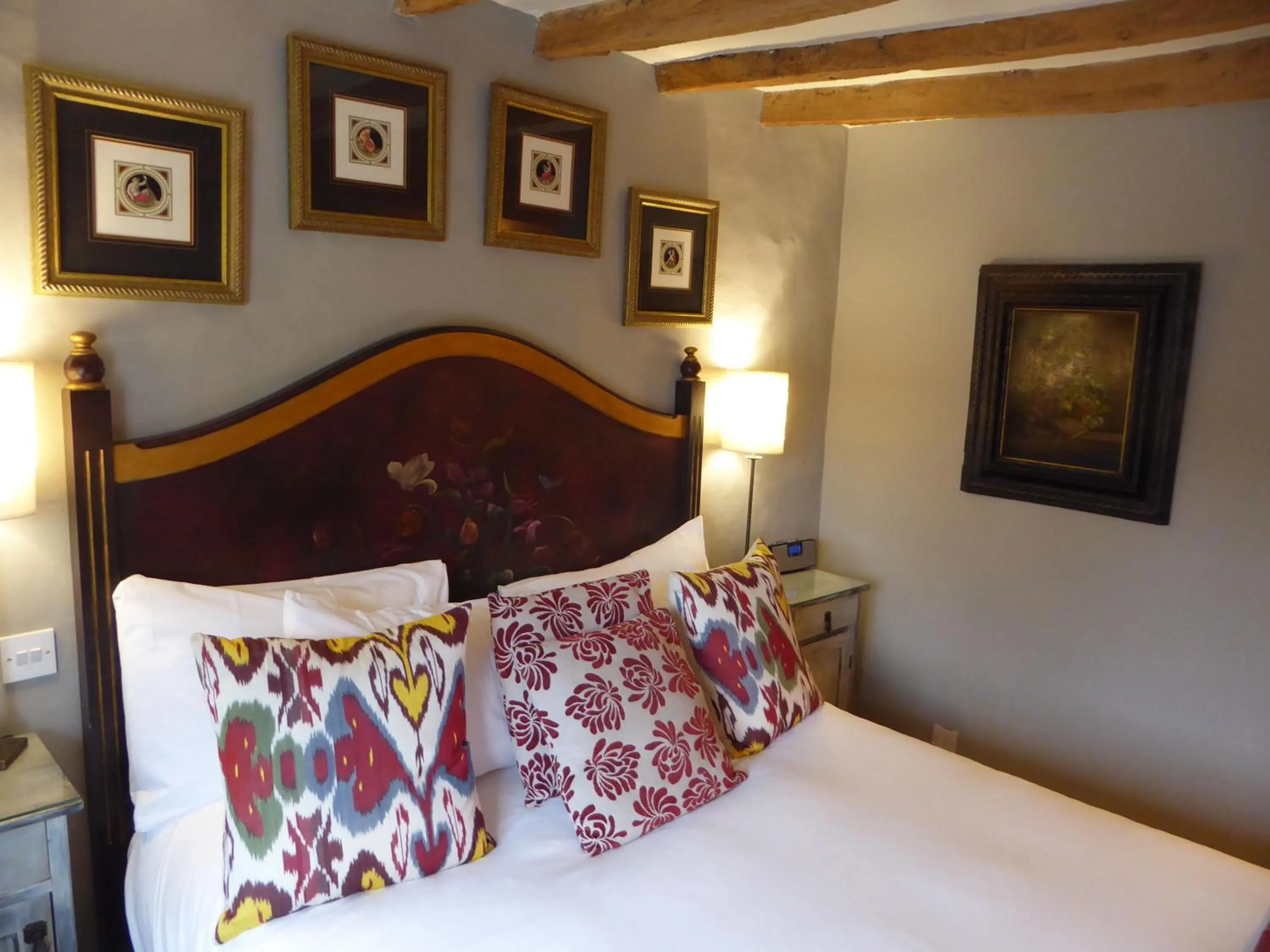 Bedroom, Bed in The Howard Arms