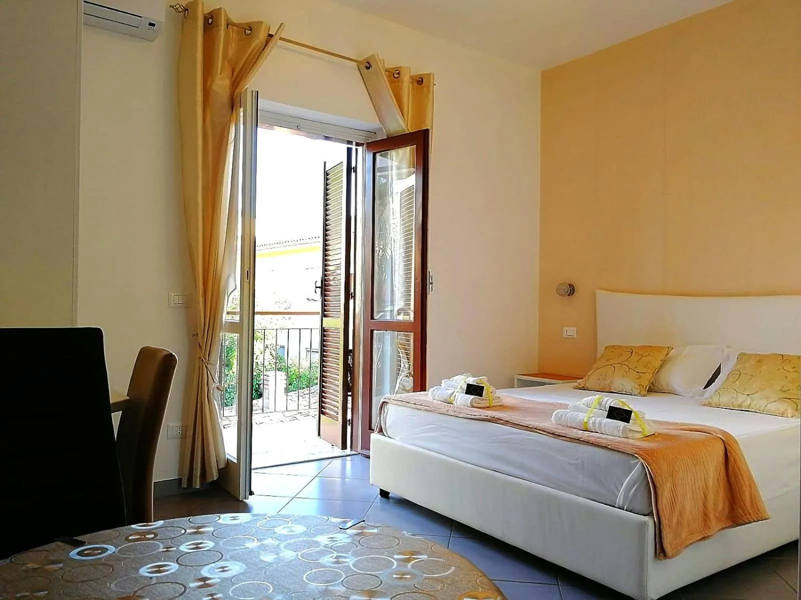 Photo of the whole room in B&B Le Ninfe