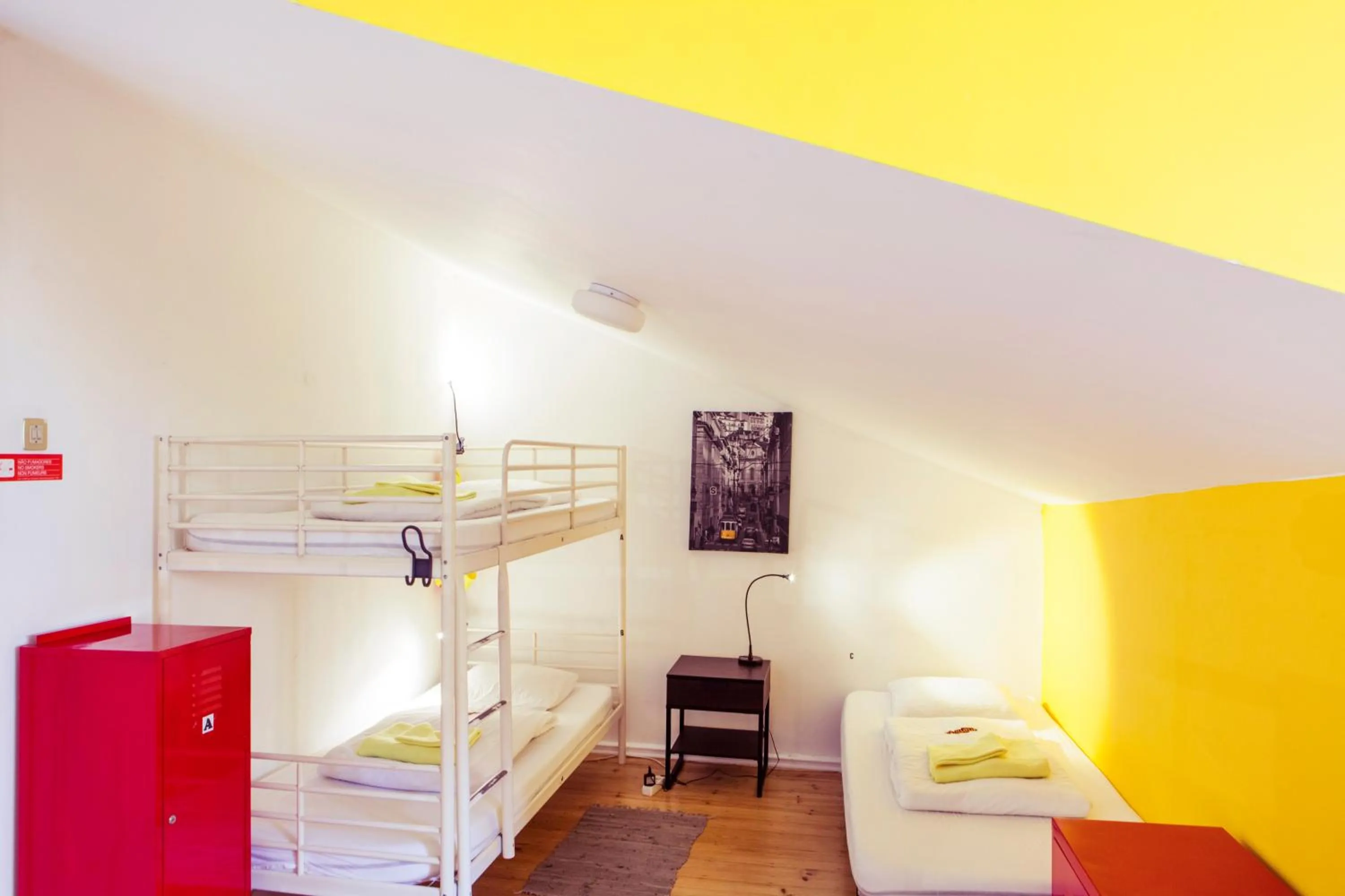 Bedroom, Bed in Lisbon Chillout Hostel