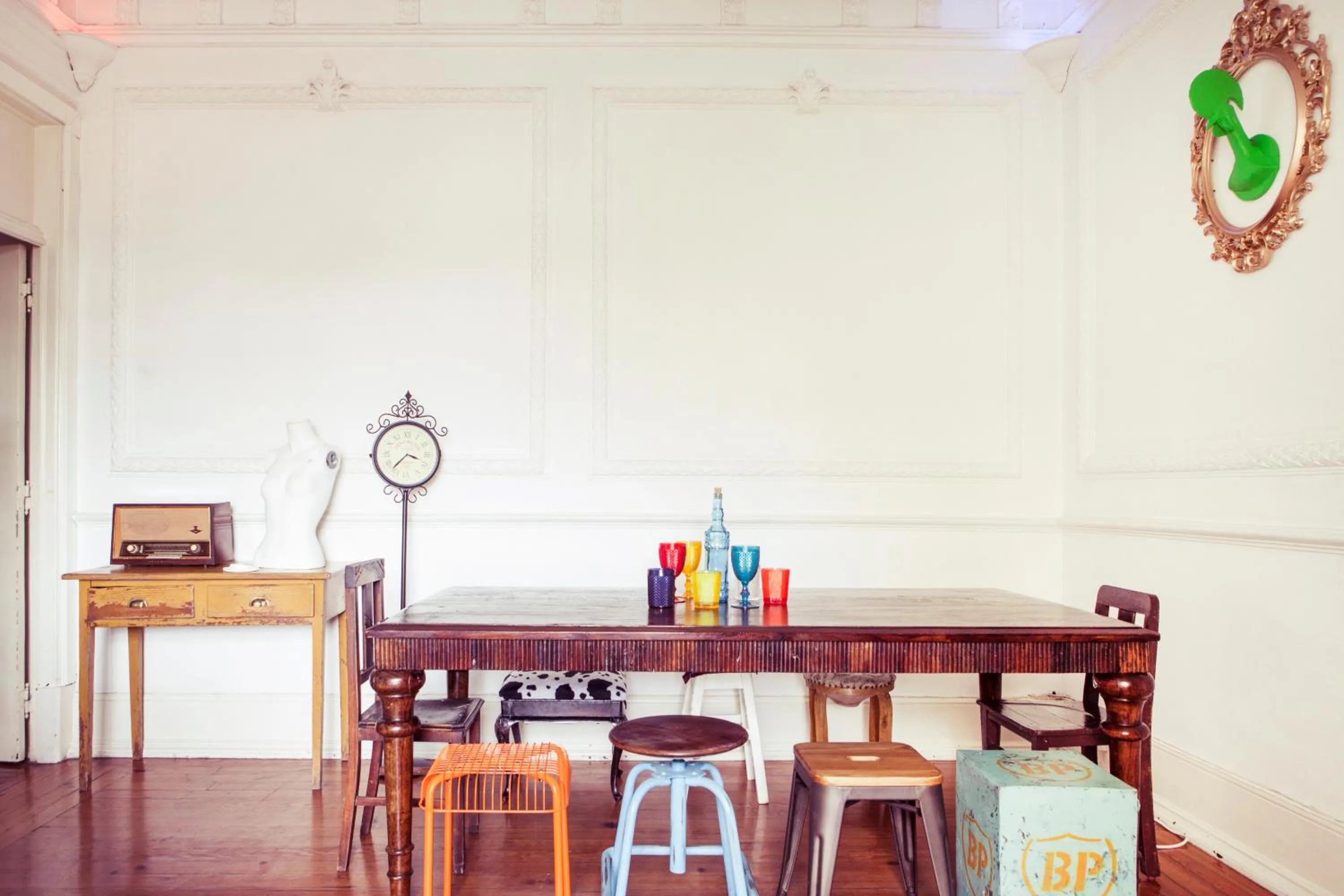 Communal lounge/ TV room in Lisbon Chillout Hostel