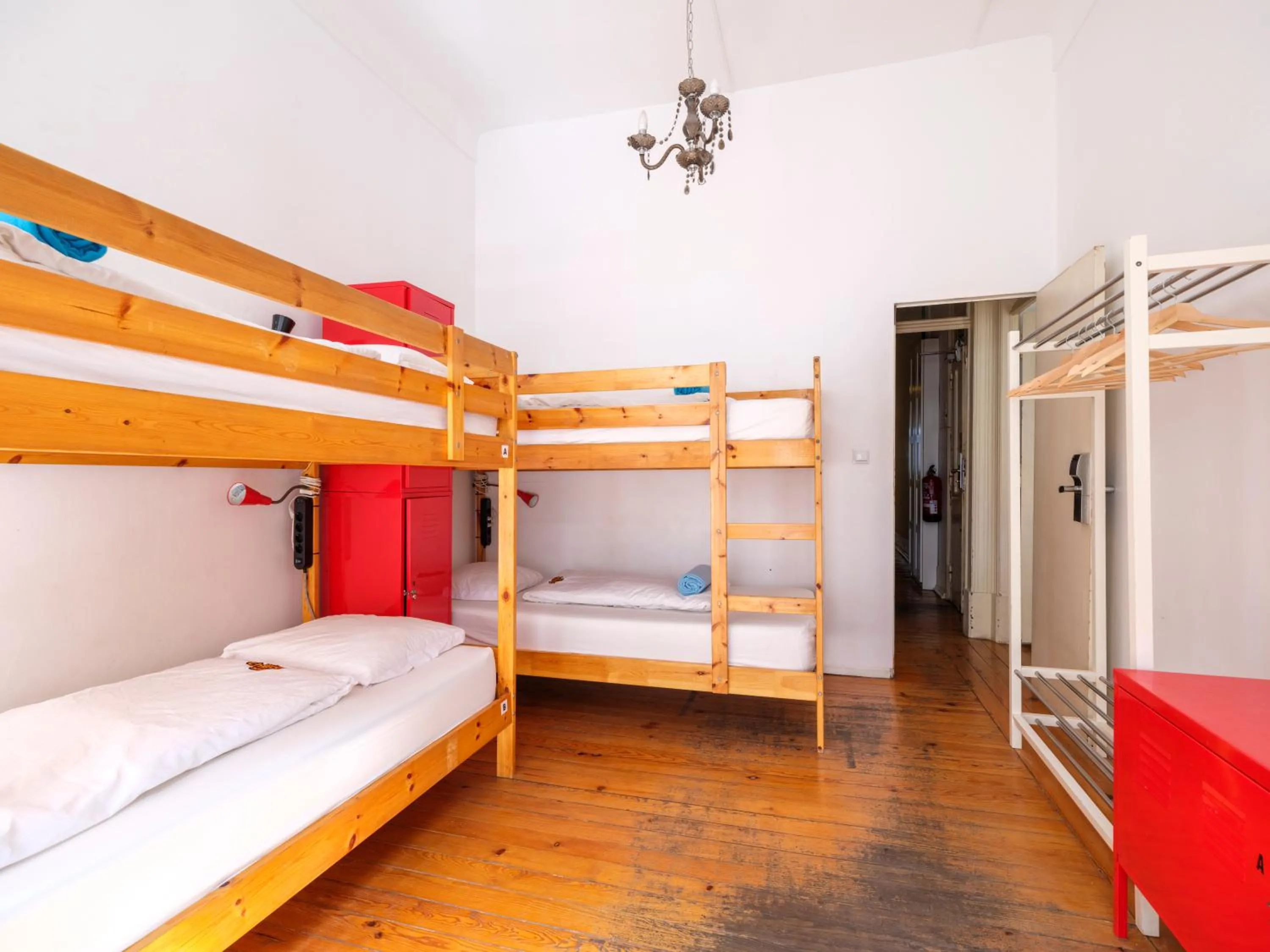 Photo of the whole room, Bed in Lisbon Chillout Hostel