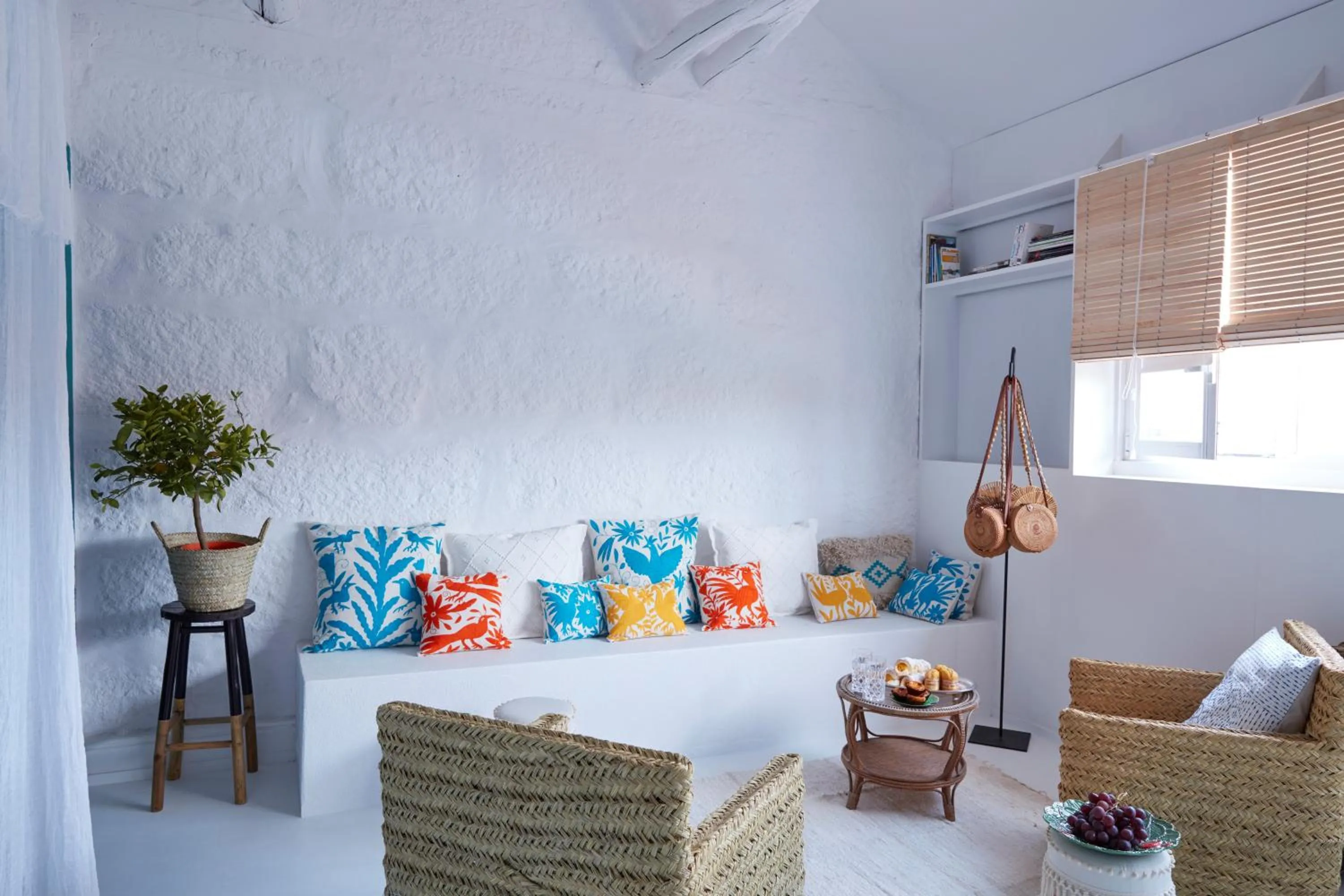 Living room, Bed in Cocorico Luxury House - Porto