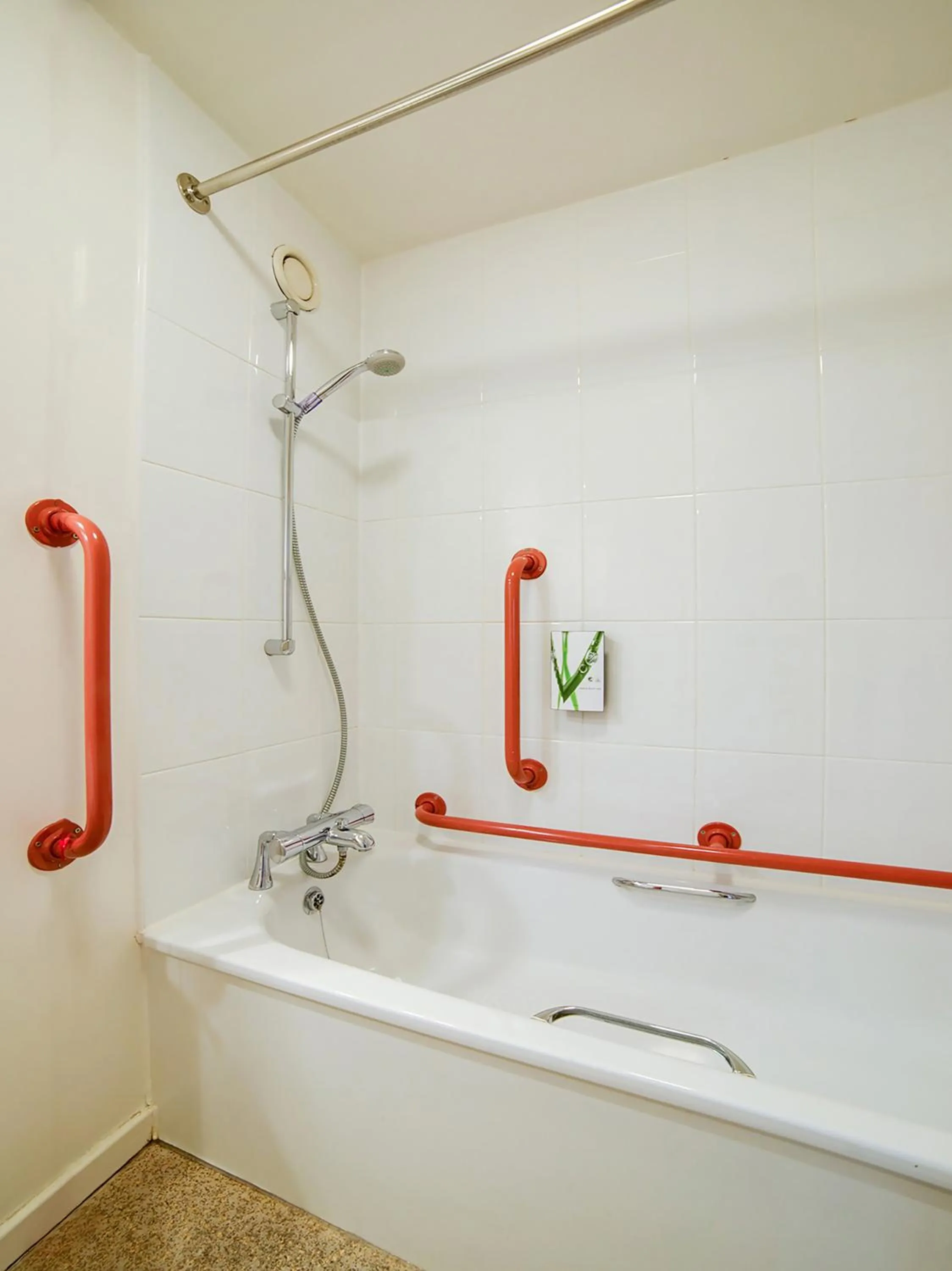 Bathroom in OYO Lakeside Haydock Hotel St Helens