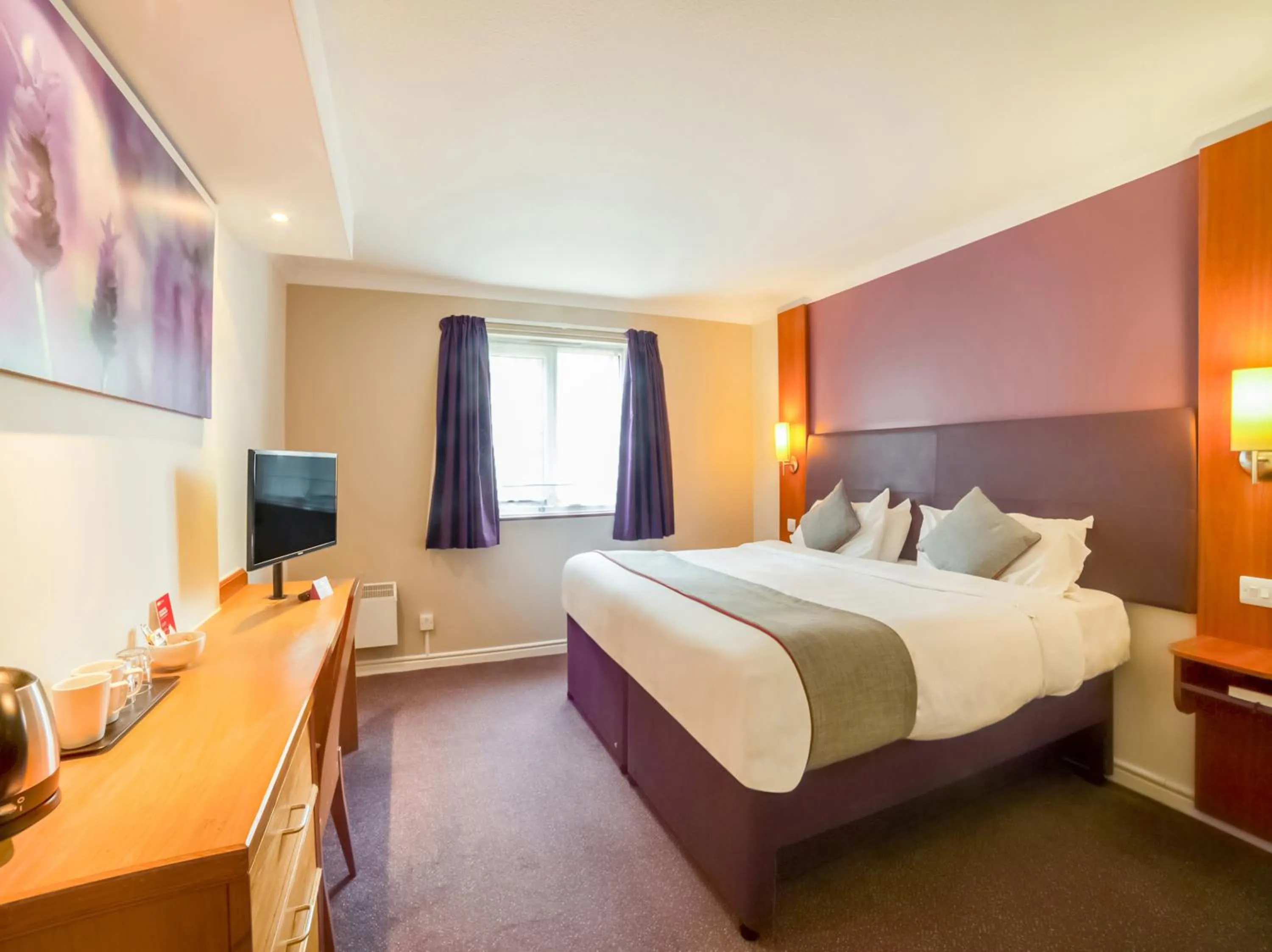 Photo of the whole room, Bed in OYO Lakeside Haydock Hotel St Helens