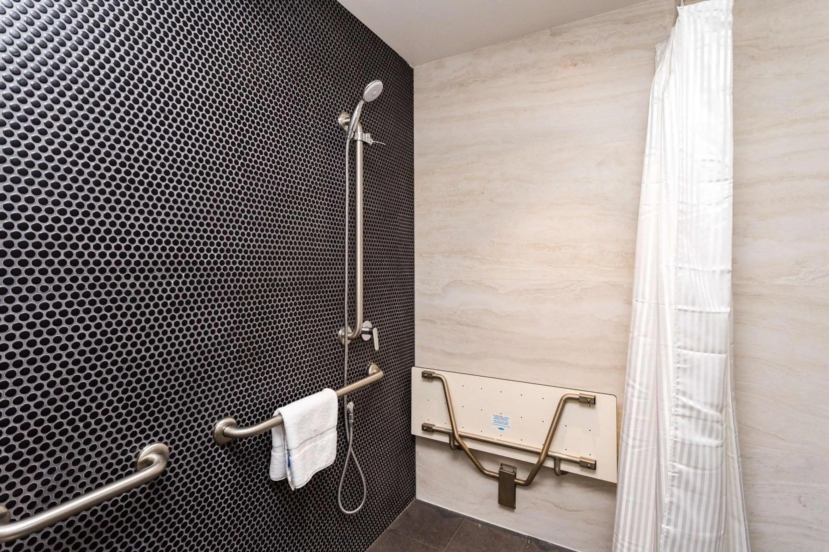 Photo of the whole room in Quality Hotel Rules Club Wagga