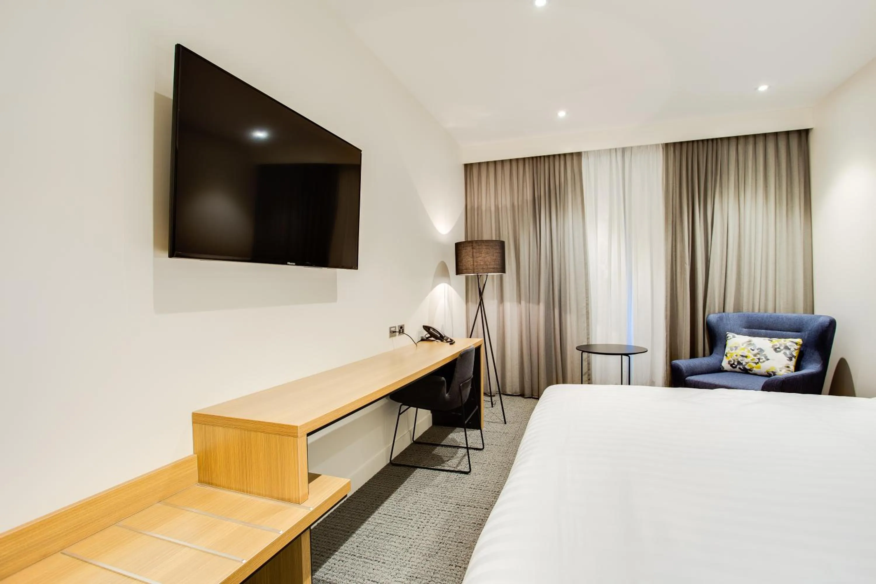 Bed in Quality Hotel Rules Club Wagga