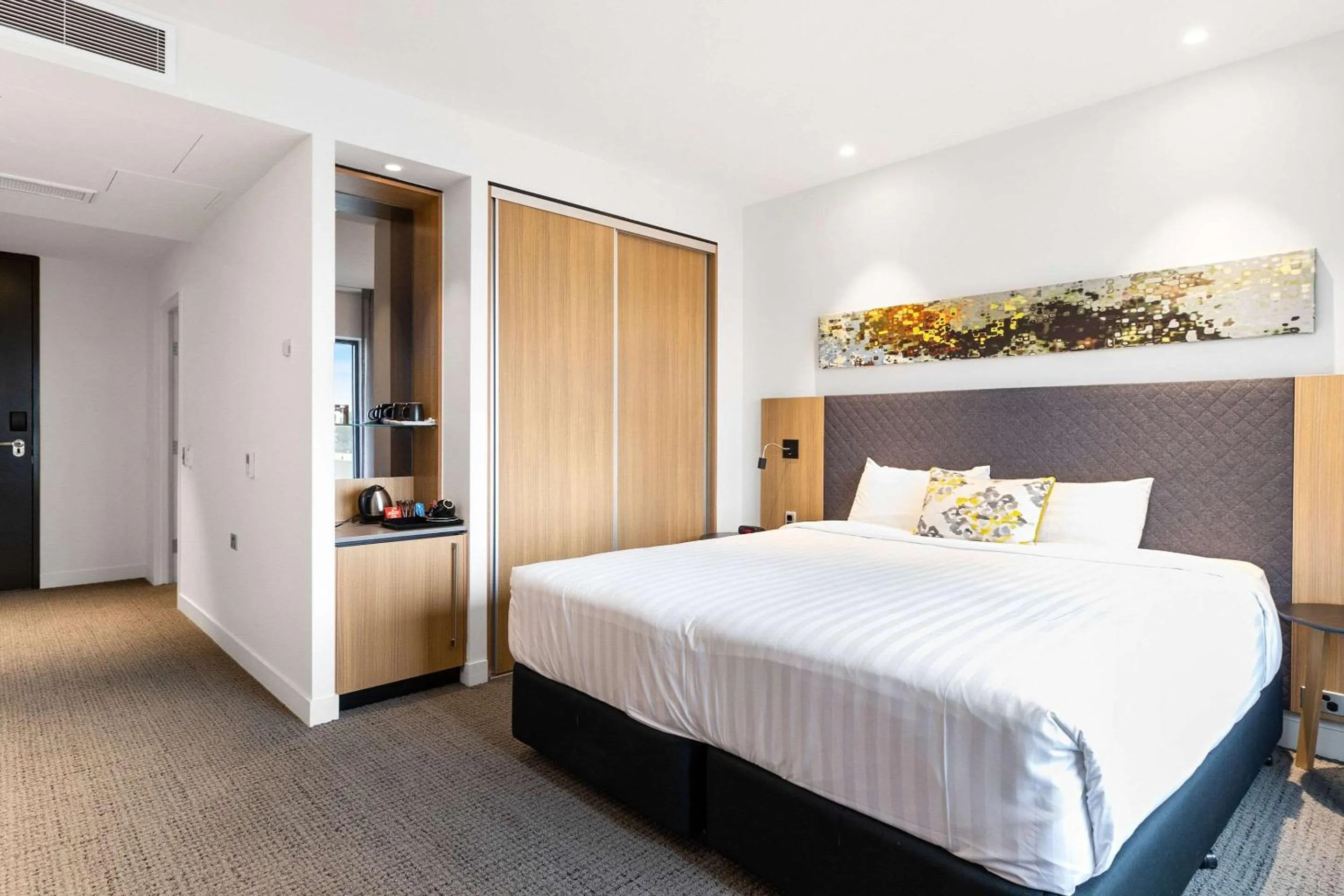 Bedroom, Bed in Quality Hotel Rules Club Wagga