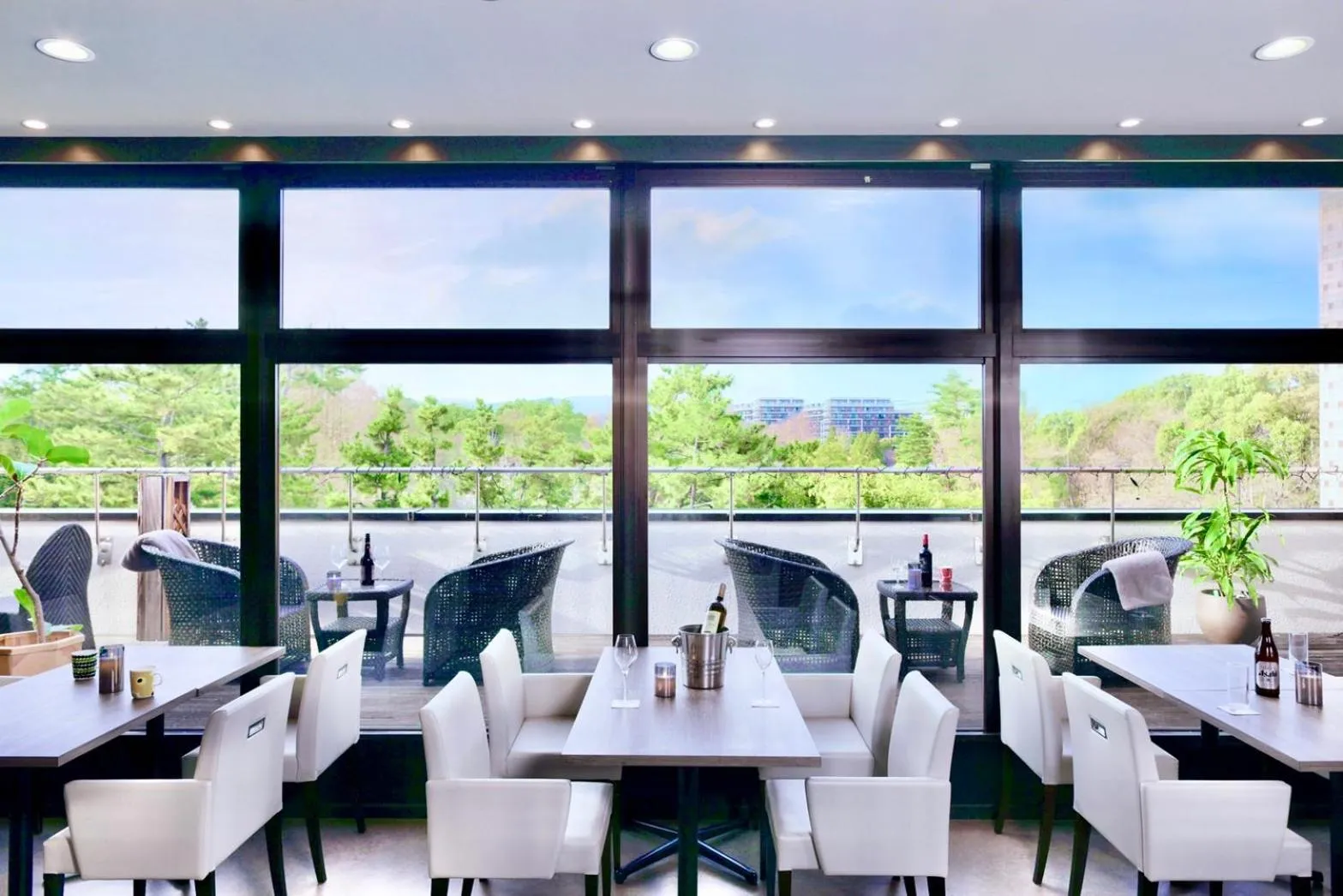 Restaurant/places to eat in Minamisenri Crystal Hotel