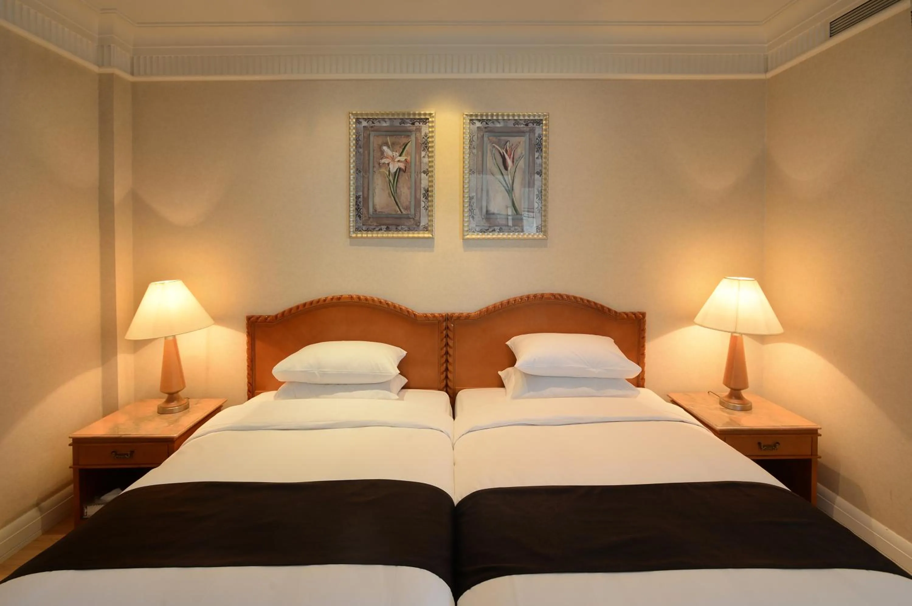 cot, Bed in Jeju Oriental Hotel & Casino