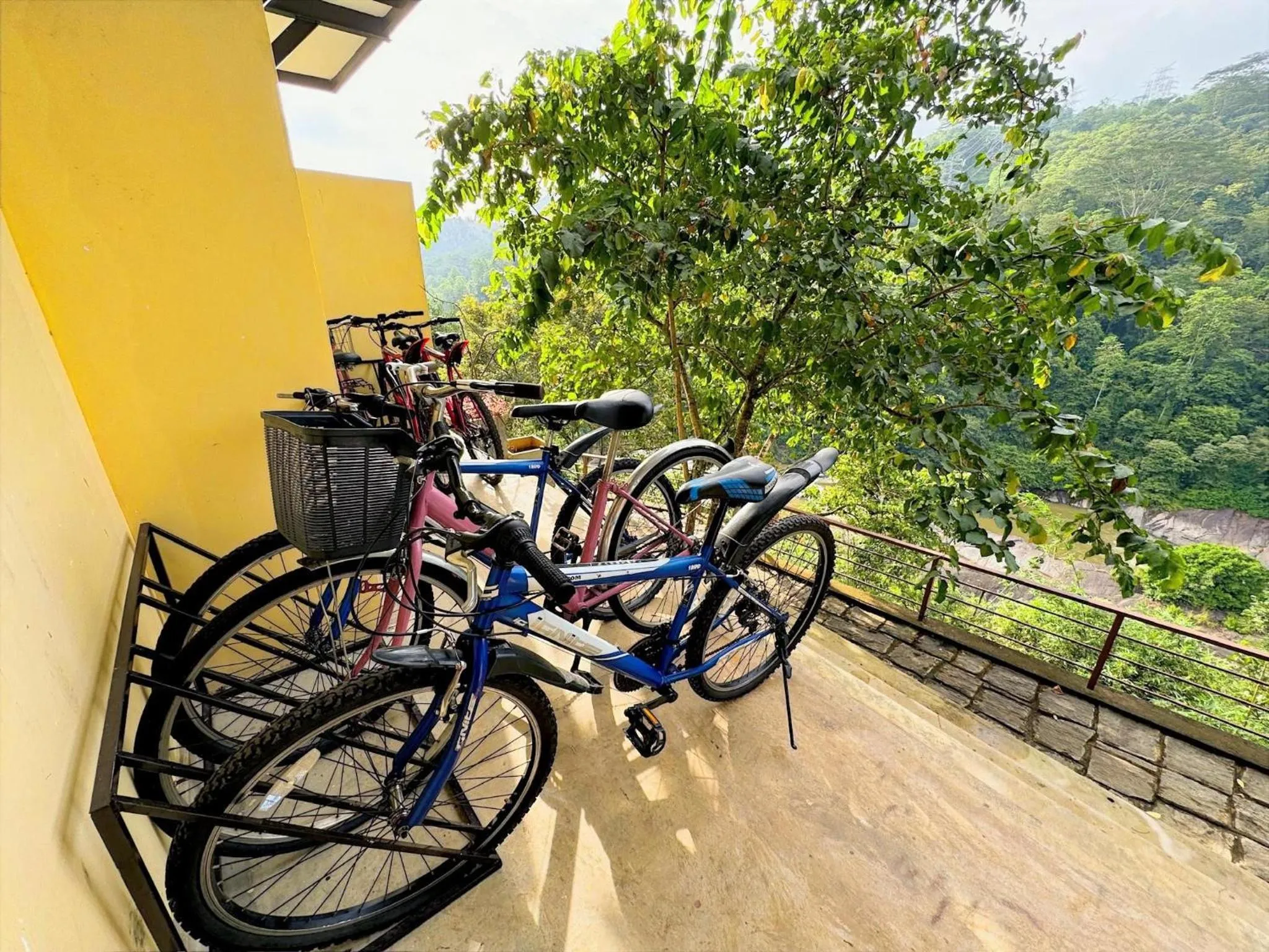 Cycling in Aqua Dunhinda Villa