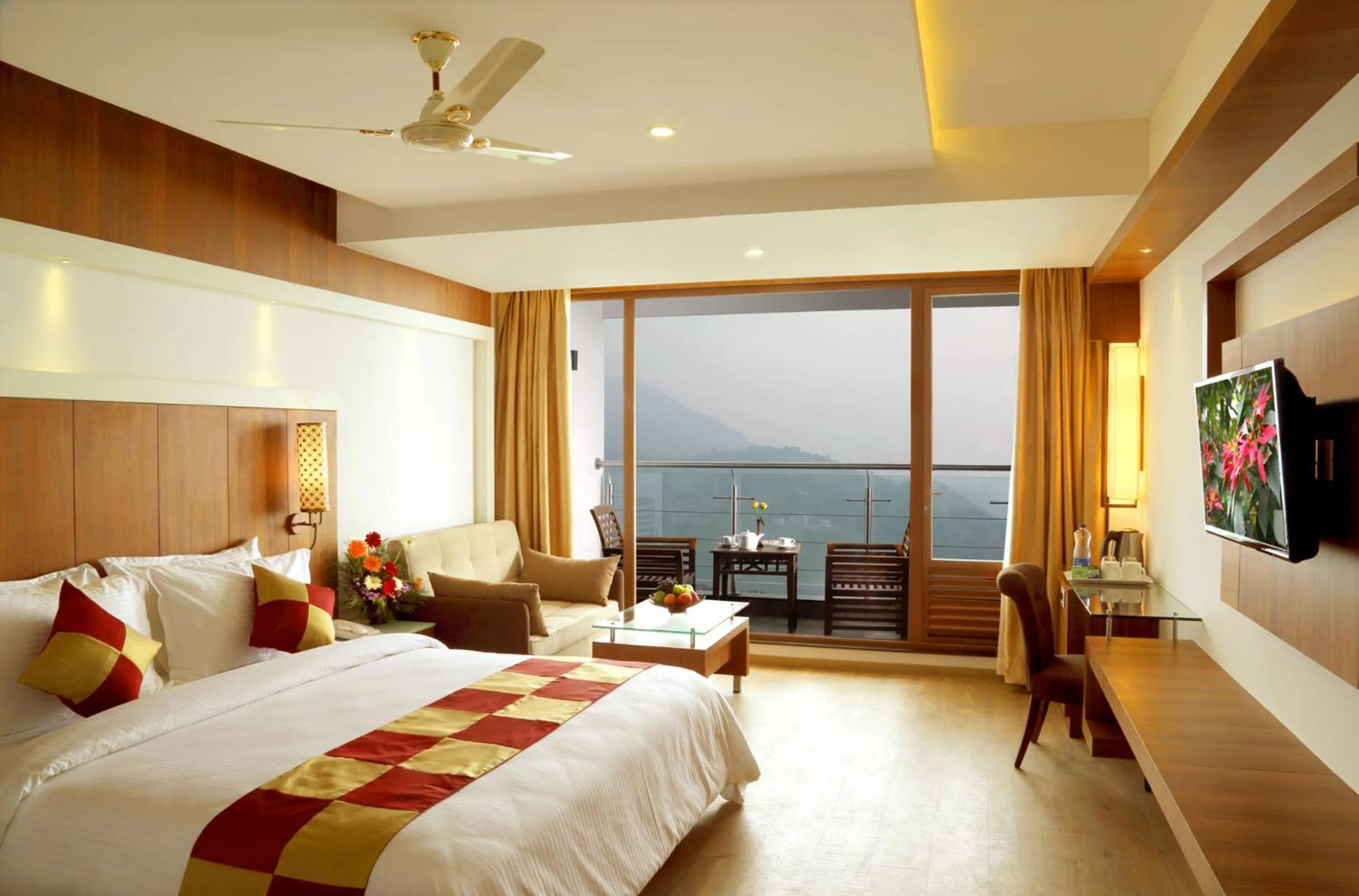 Photo of the whole room, Bed in Amber Dale Luxury Hotel & Spa, Munnar