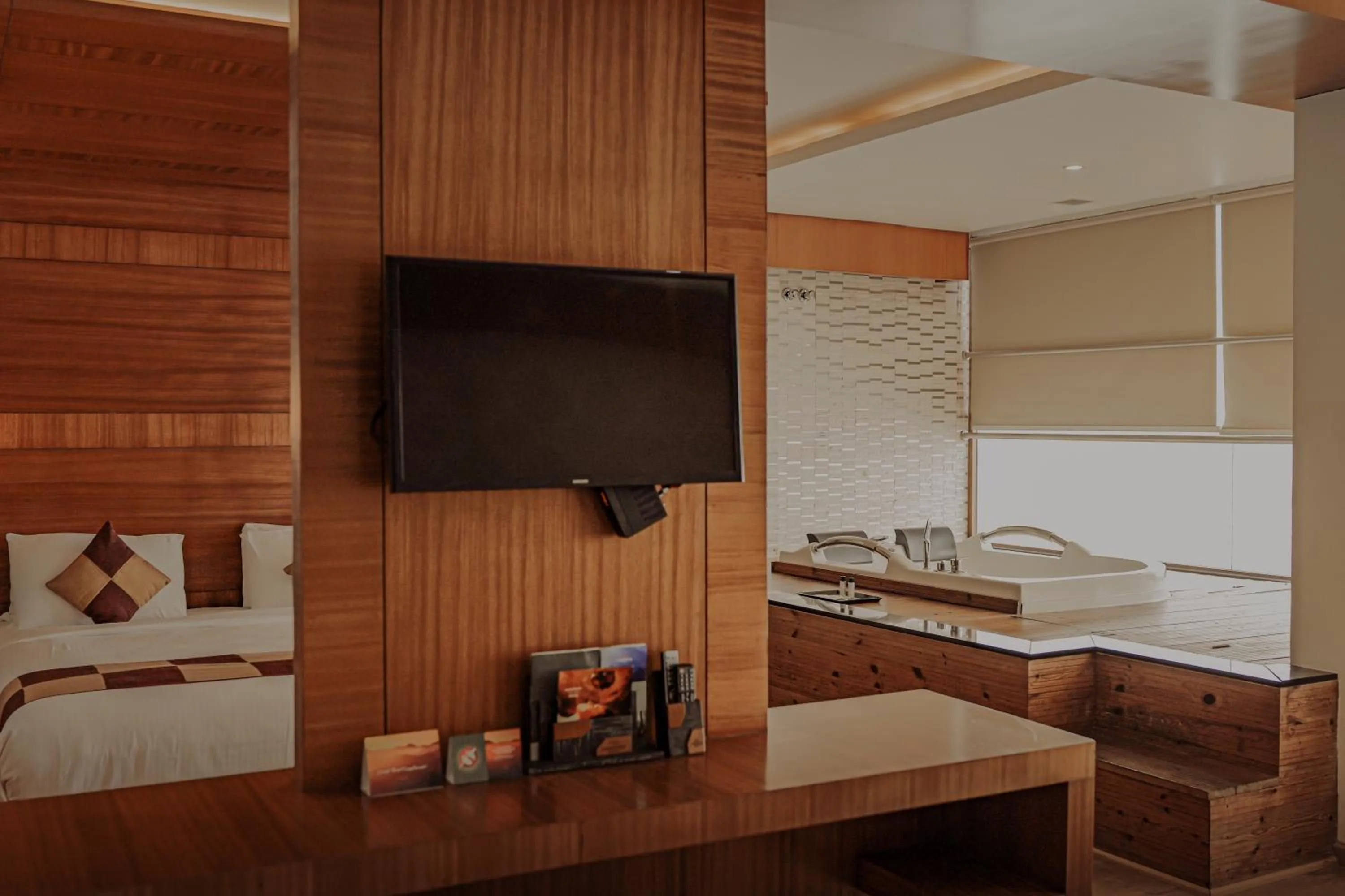 TV and multimedia in Amber Dale Luxury Hotel & Spa, Munnar