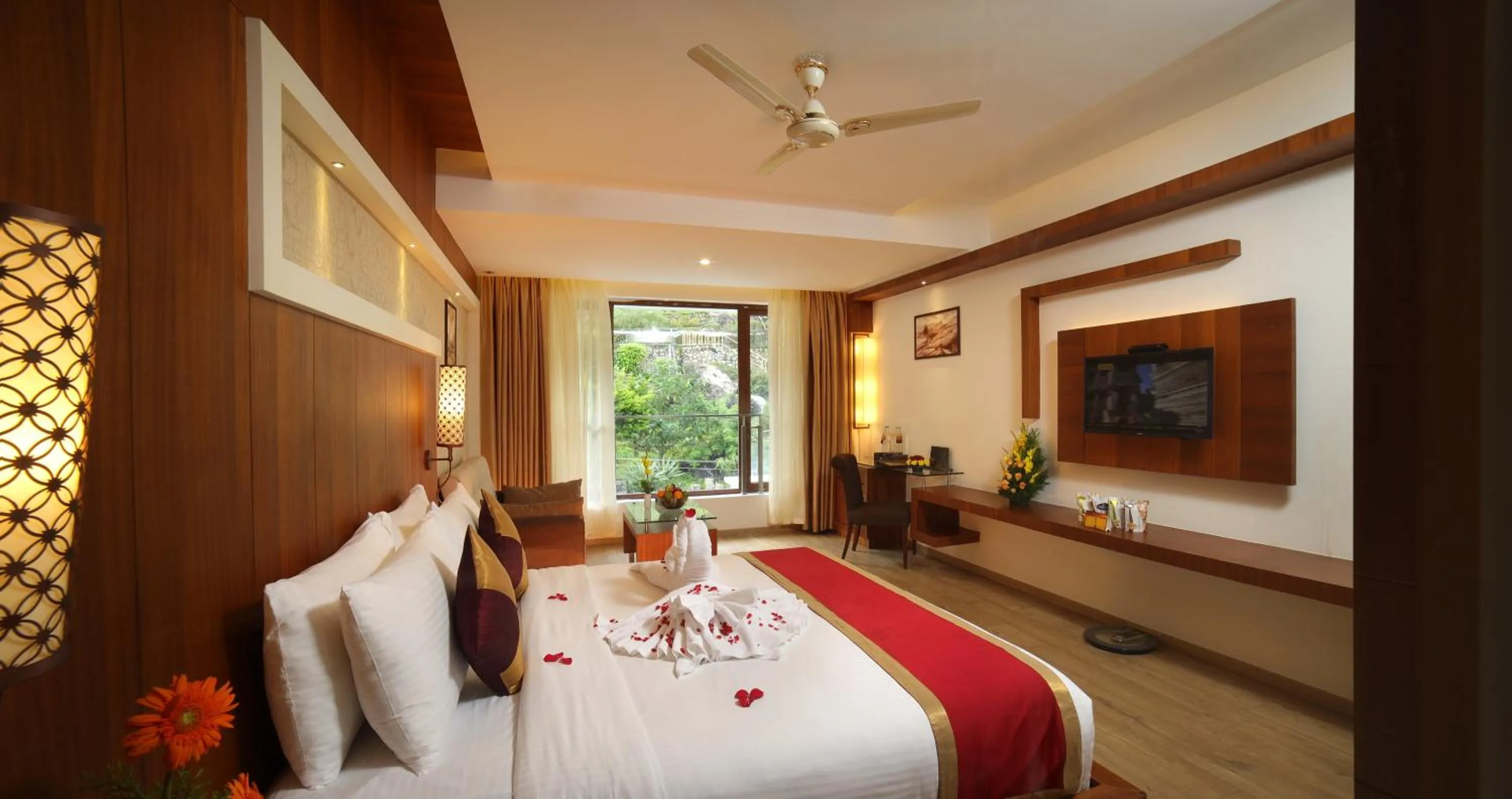 Photo of the whole room, Bed in Amber Dale Luxury Hotel & Spa, Munnar