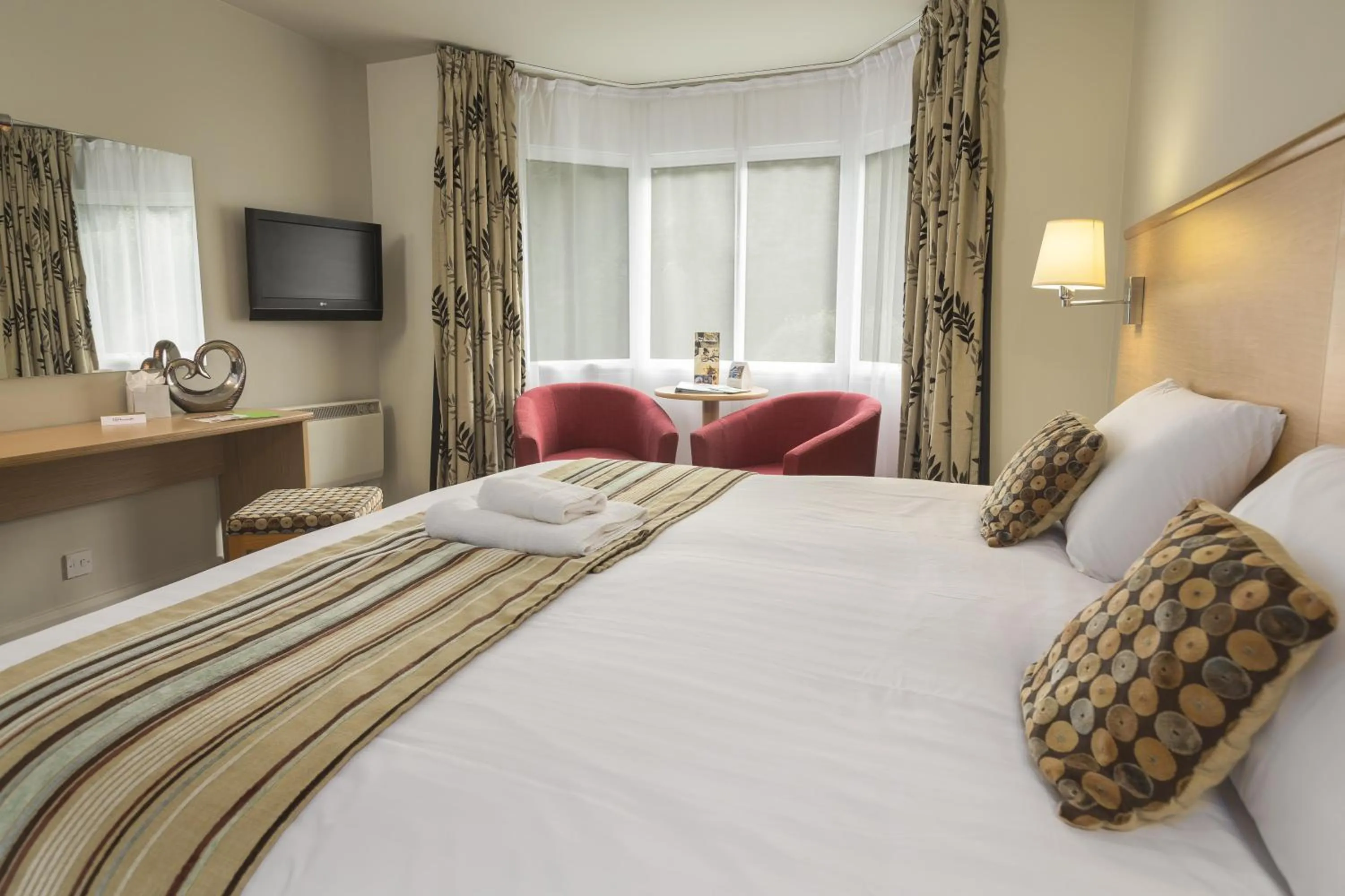 Property building, Bed in Best Western The Dartmouth Hotel, Golf & Spa