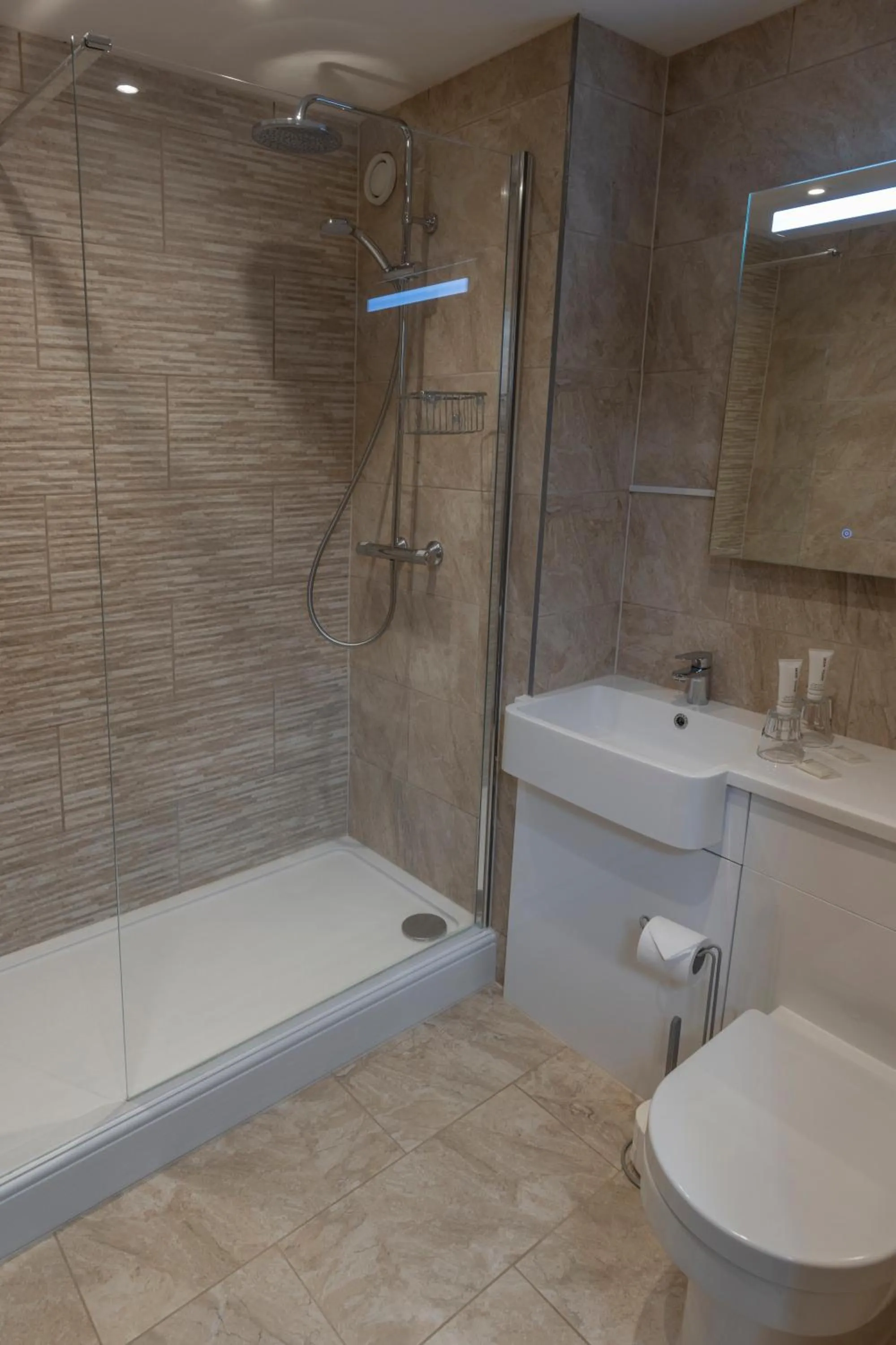 Shower in Best Western The Dartmouth Hotel, Golf & Spa