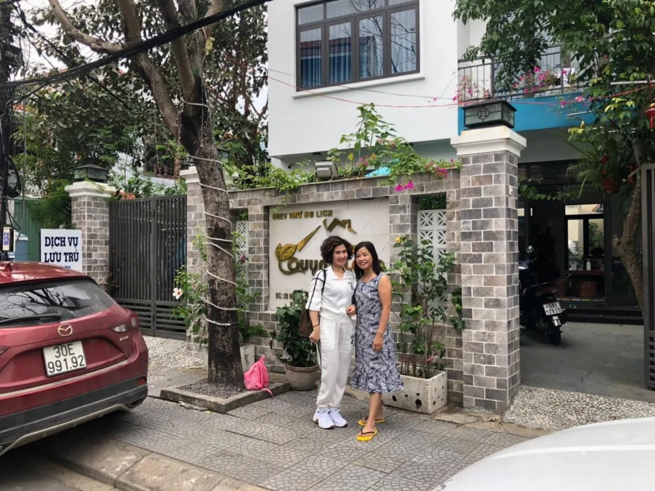 Facade/entrance in Quynh Long Villa