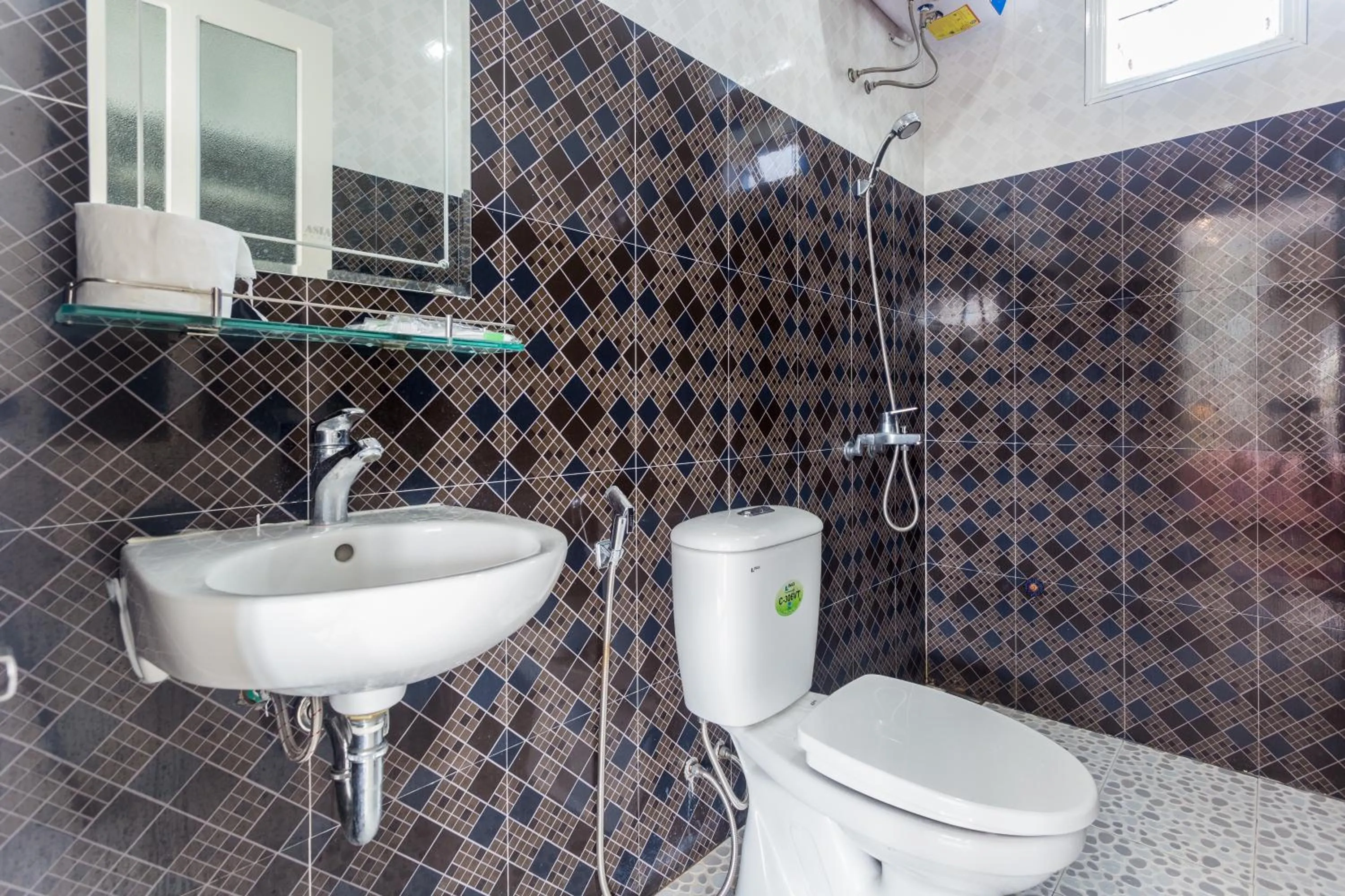 Bathroom in Quynh Long Villa