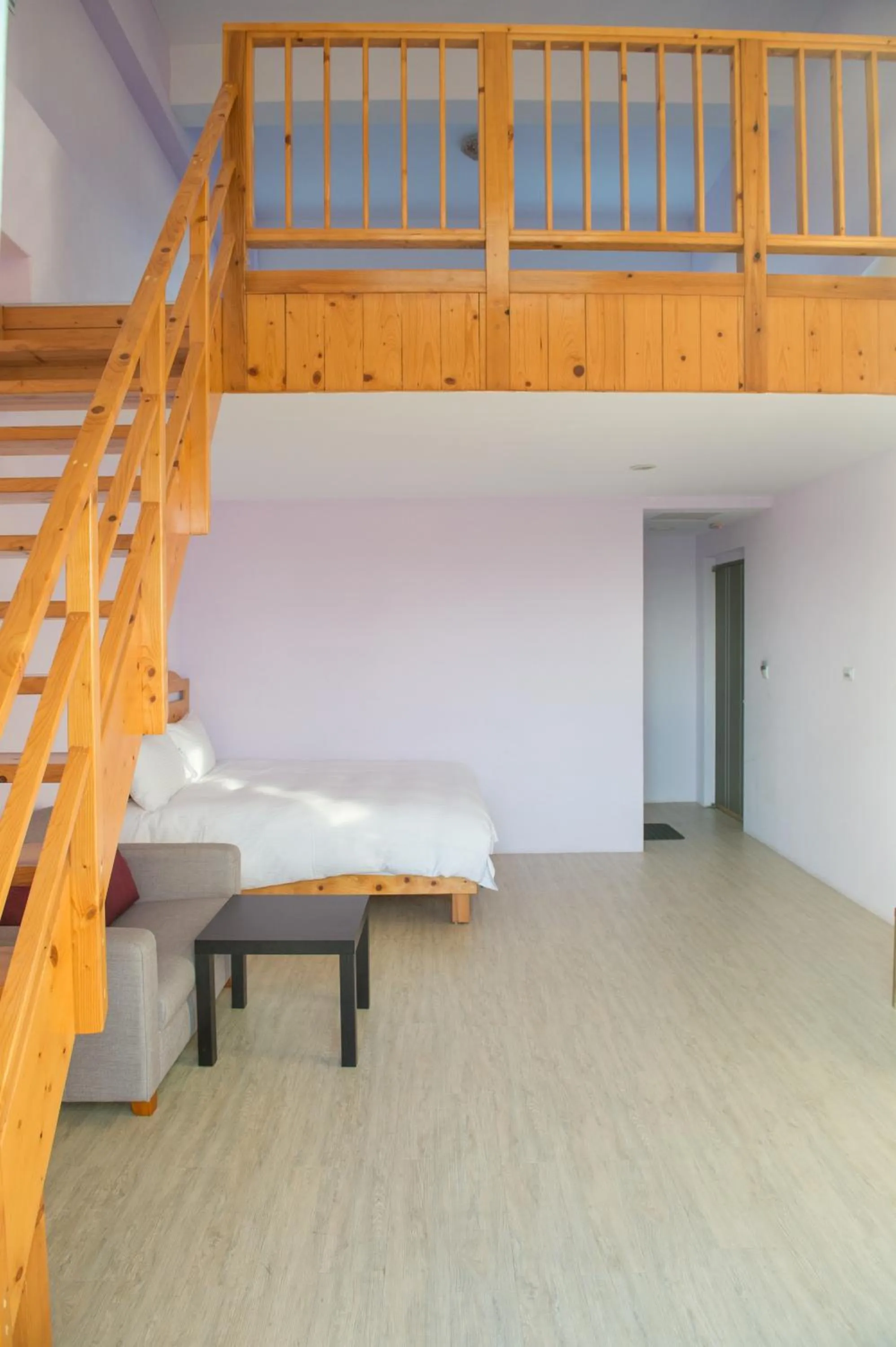 Photo of the whole room in Country Lane