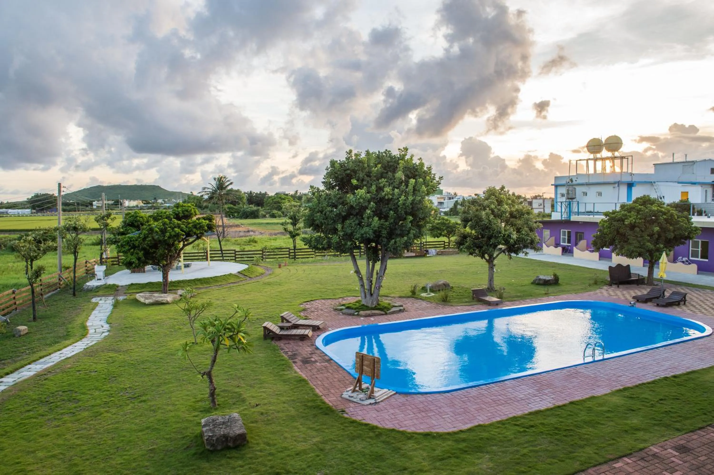 Garden view in Country Lane