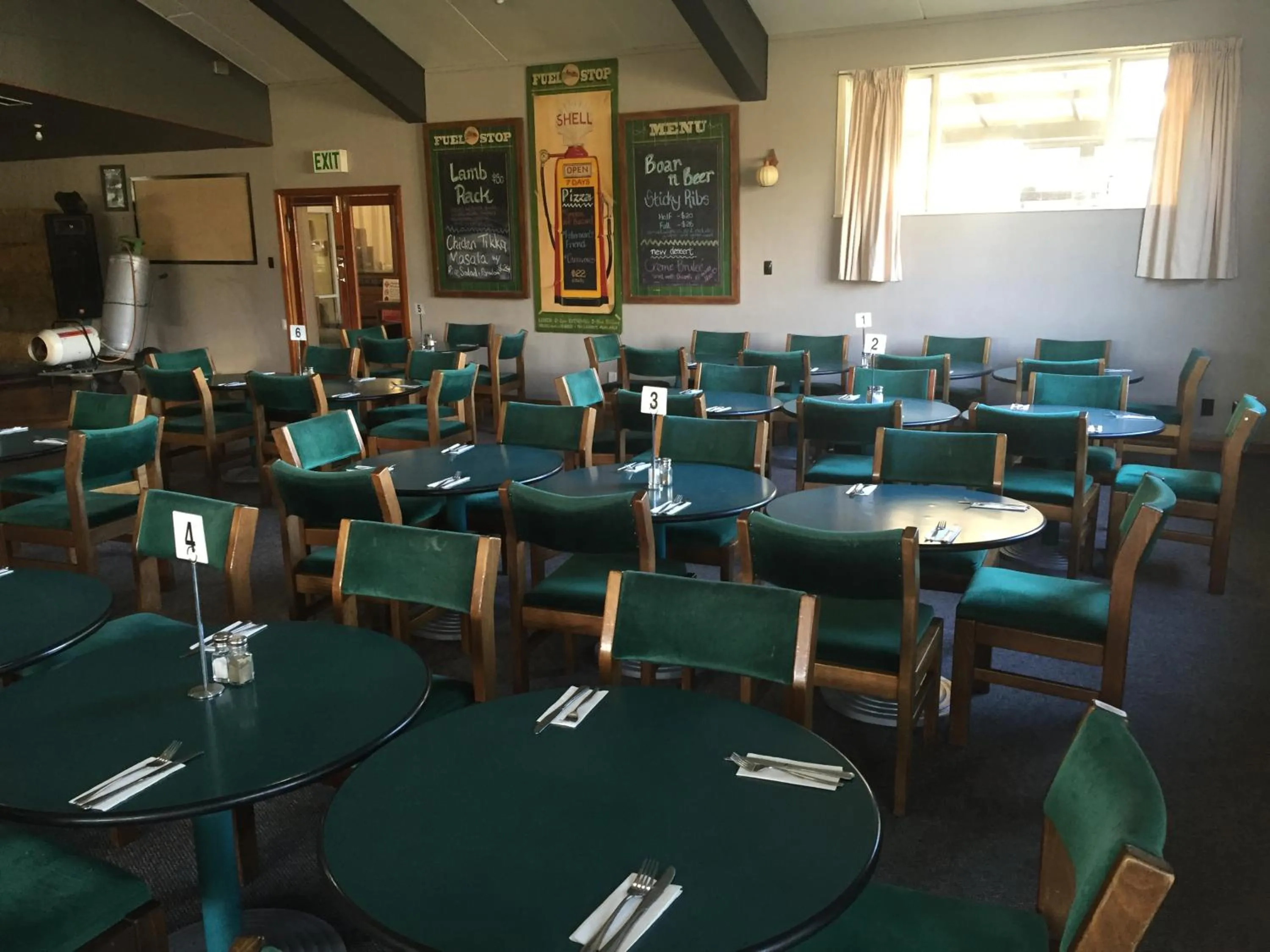 Restaurant/places to eat in Otematata's Best Dam Pub