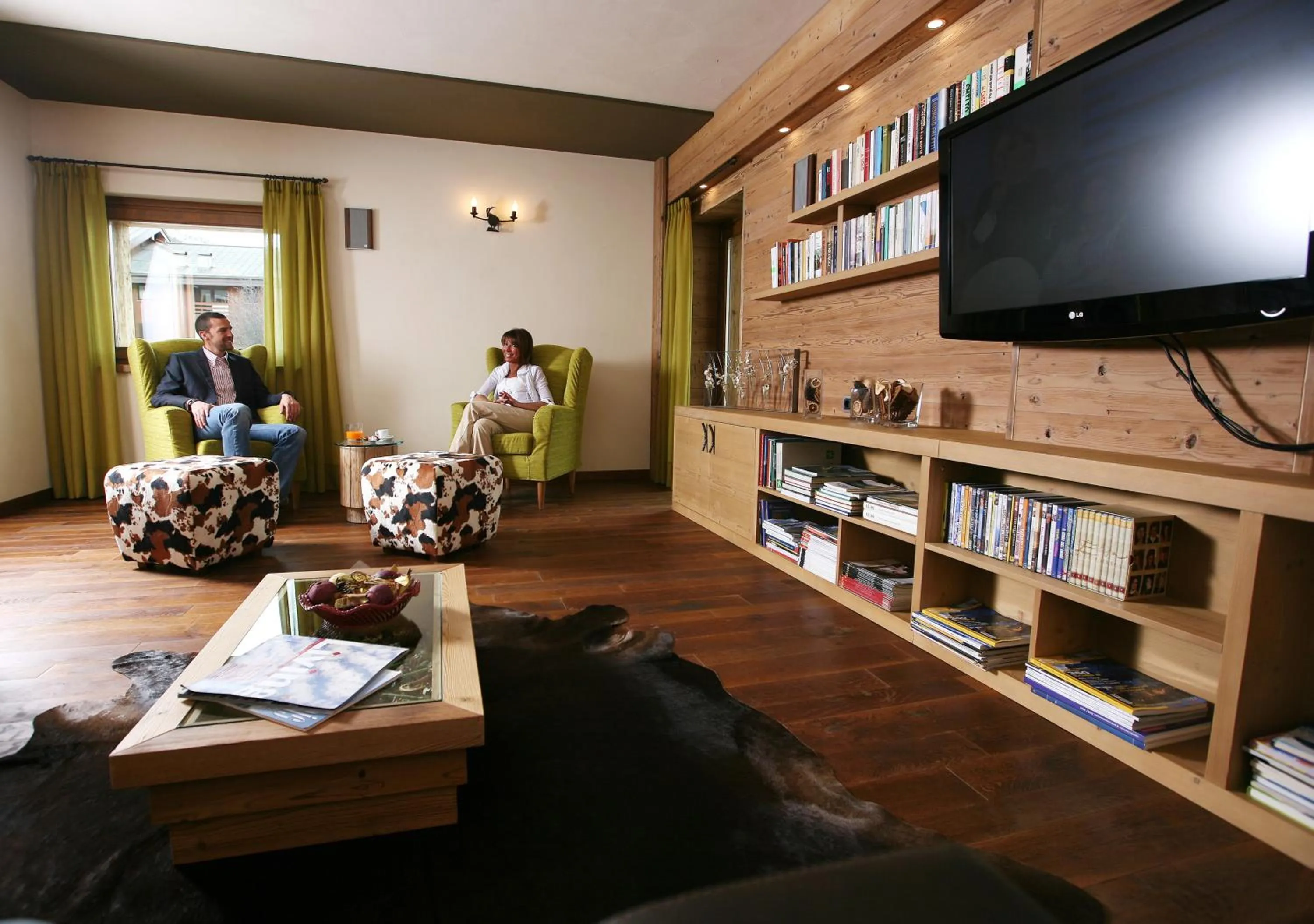 Communal lounge/ TV room in Hotel Vedig