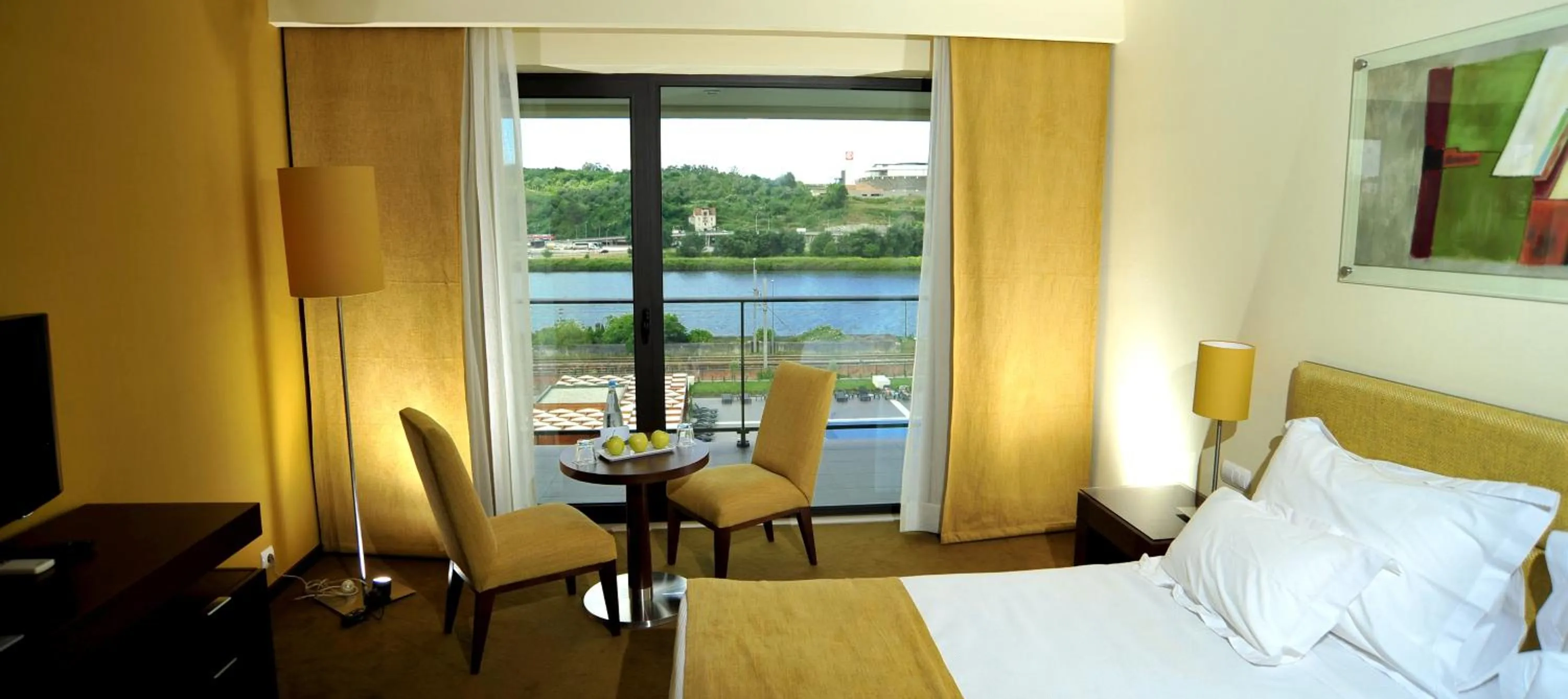 Bedroom, Bed in Vila Gale Coimbra