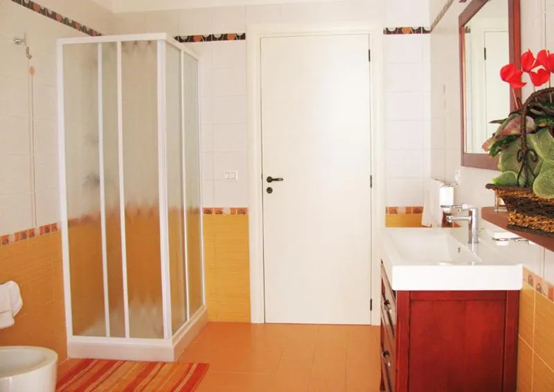 Shower in Ibiscus B&B