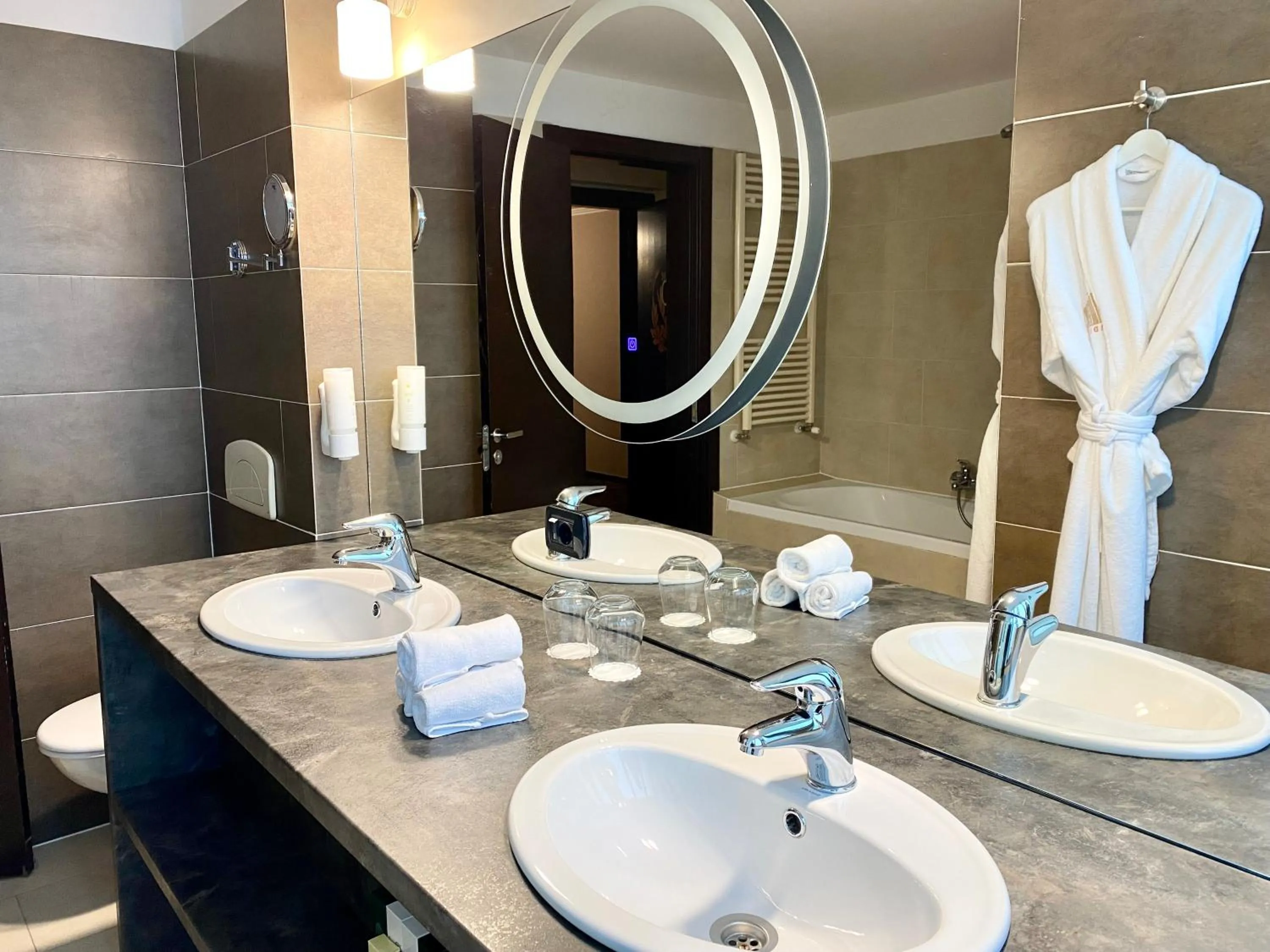 Bathroom in Hotel Paradis