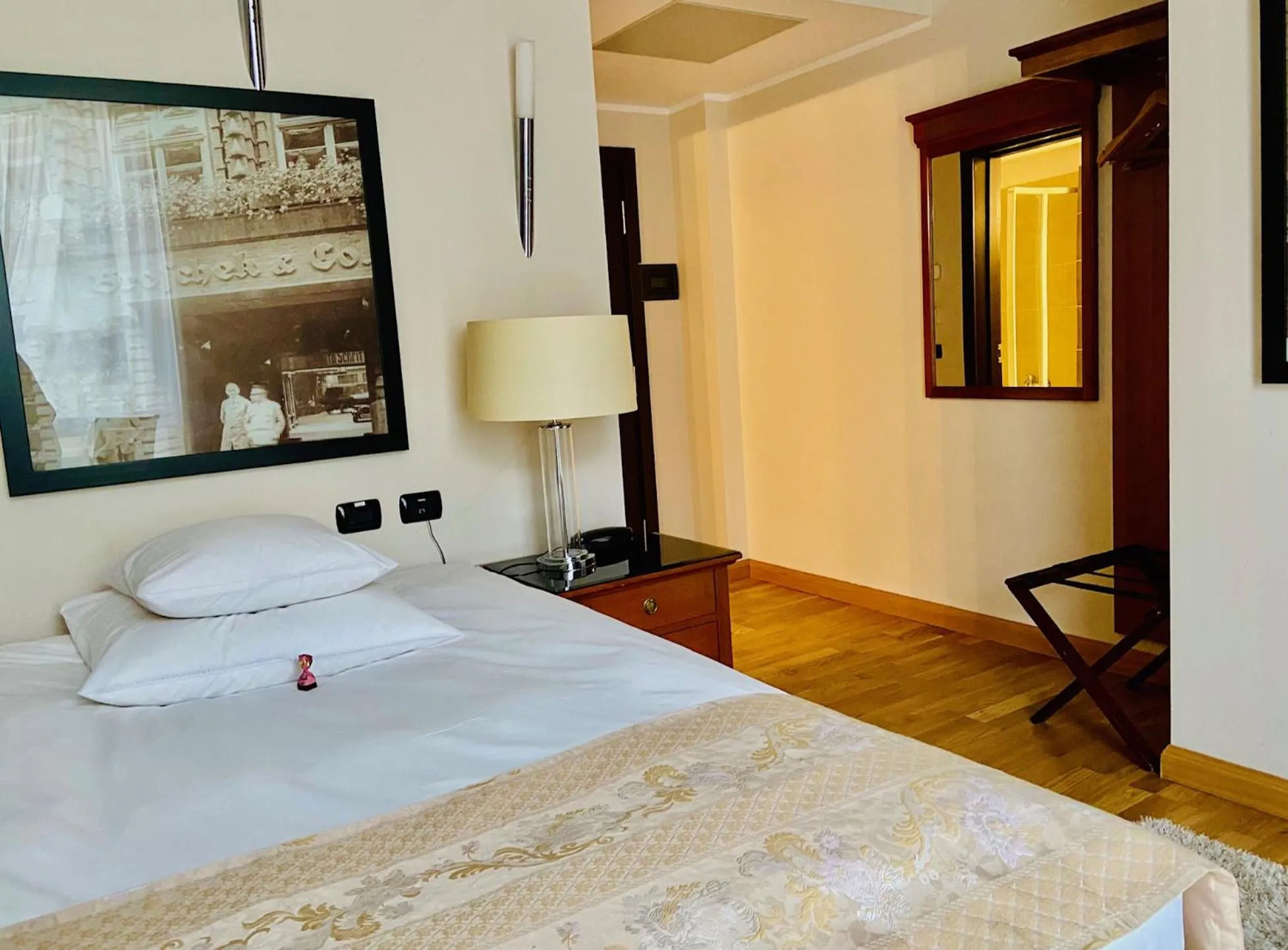 Bed in Hotel Paradis